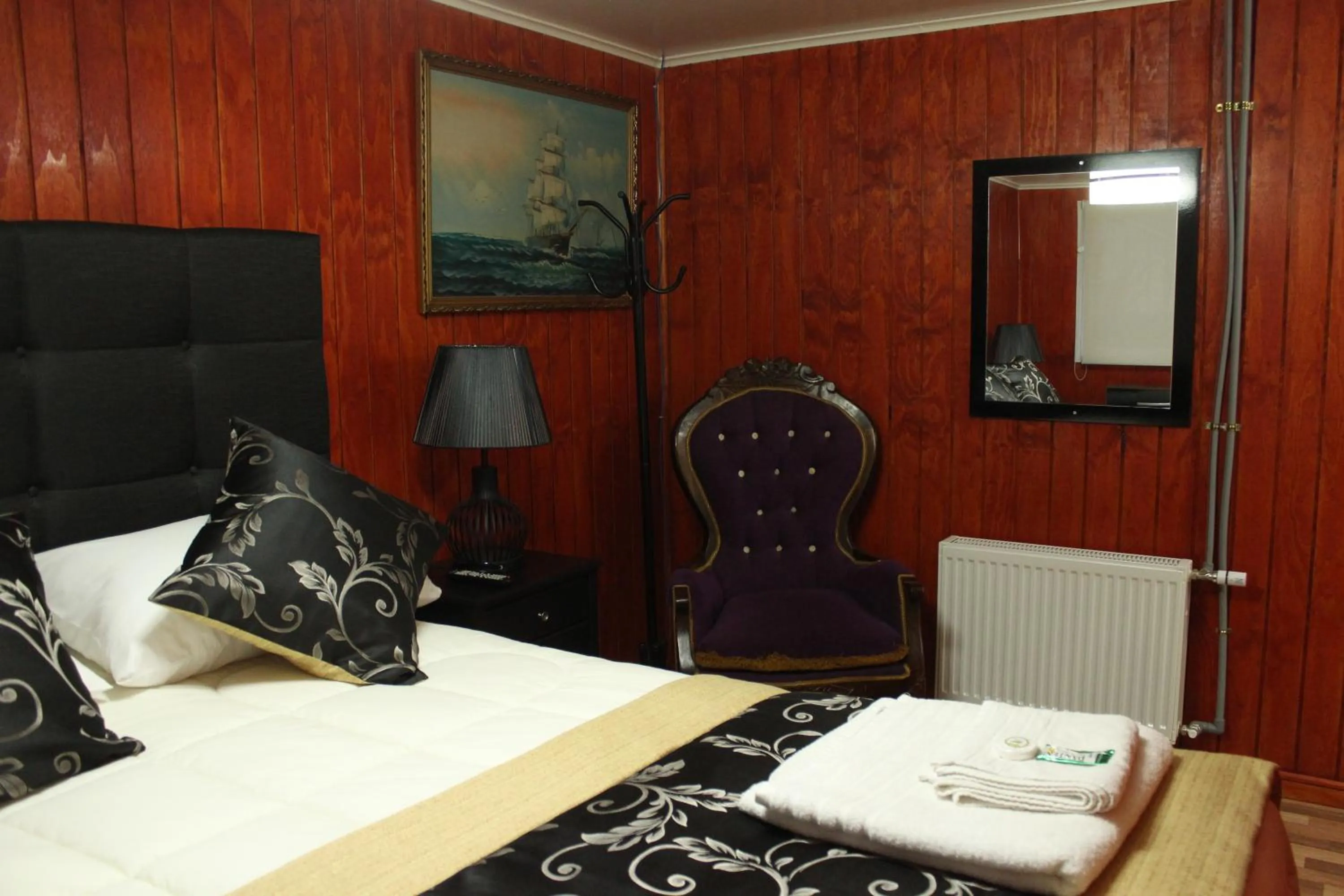 Bed in Hotel Forjadores del Cabo de Hornos