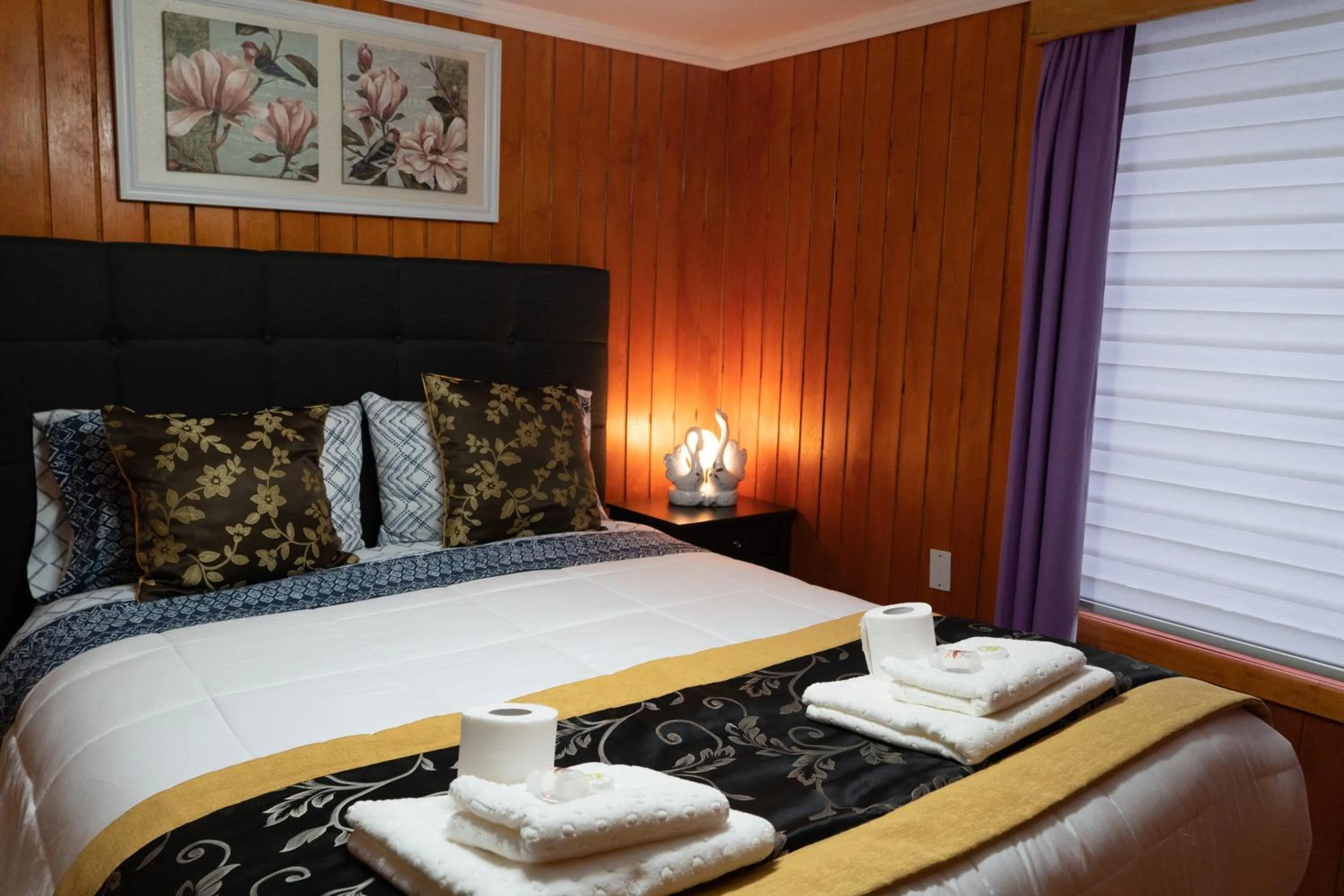 Property building, Bed in Hotel Forjadores del Cabo de Hornos