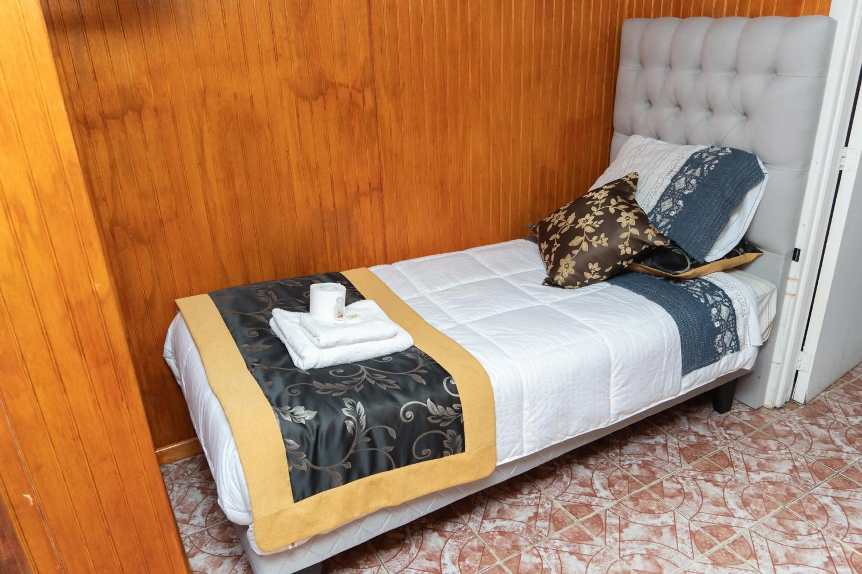 Property building, Bed in Hotel Forjadores del Cabo de Hornos