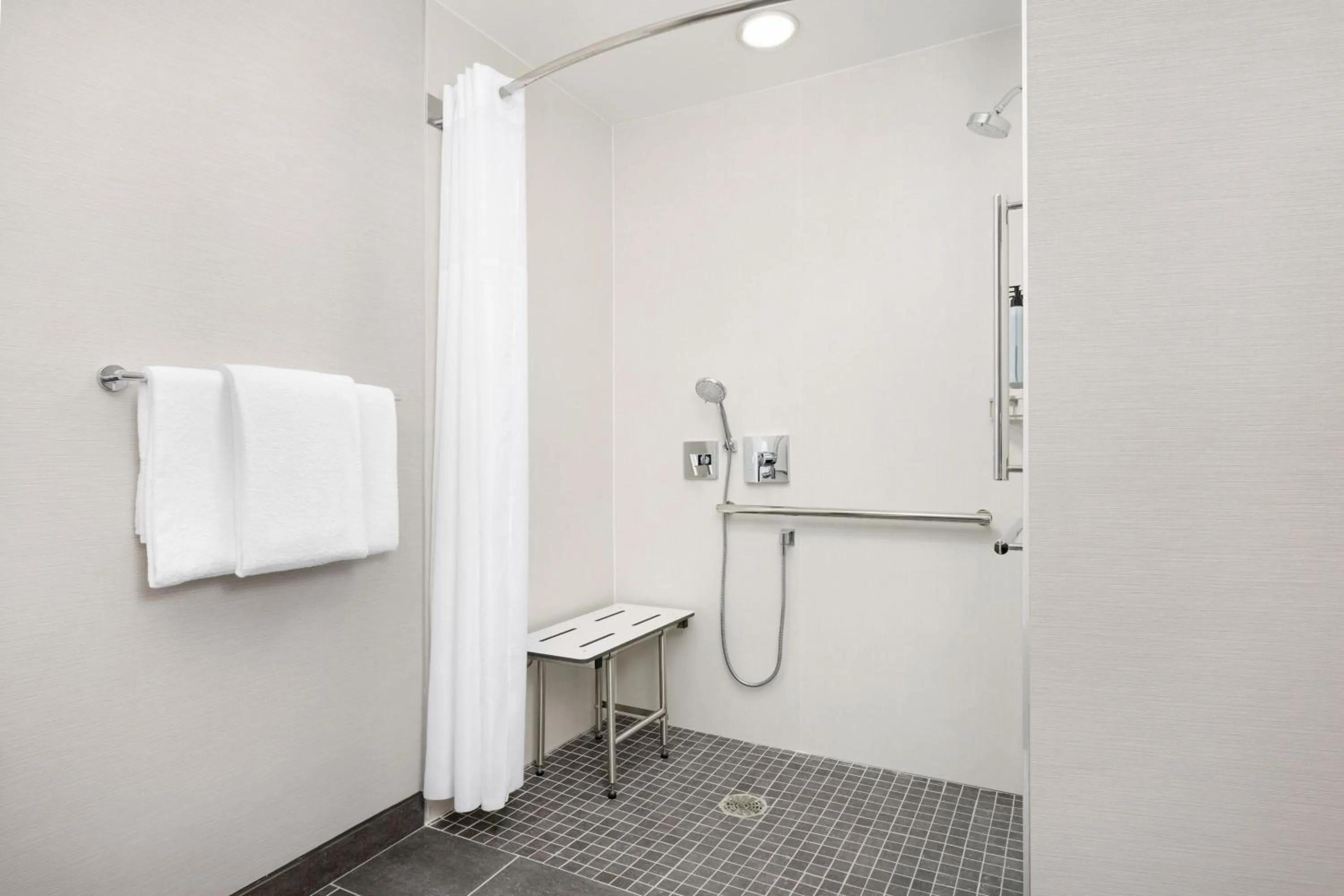 Bathroom in Courtyard by Marriott Amarillo West/Medical Center