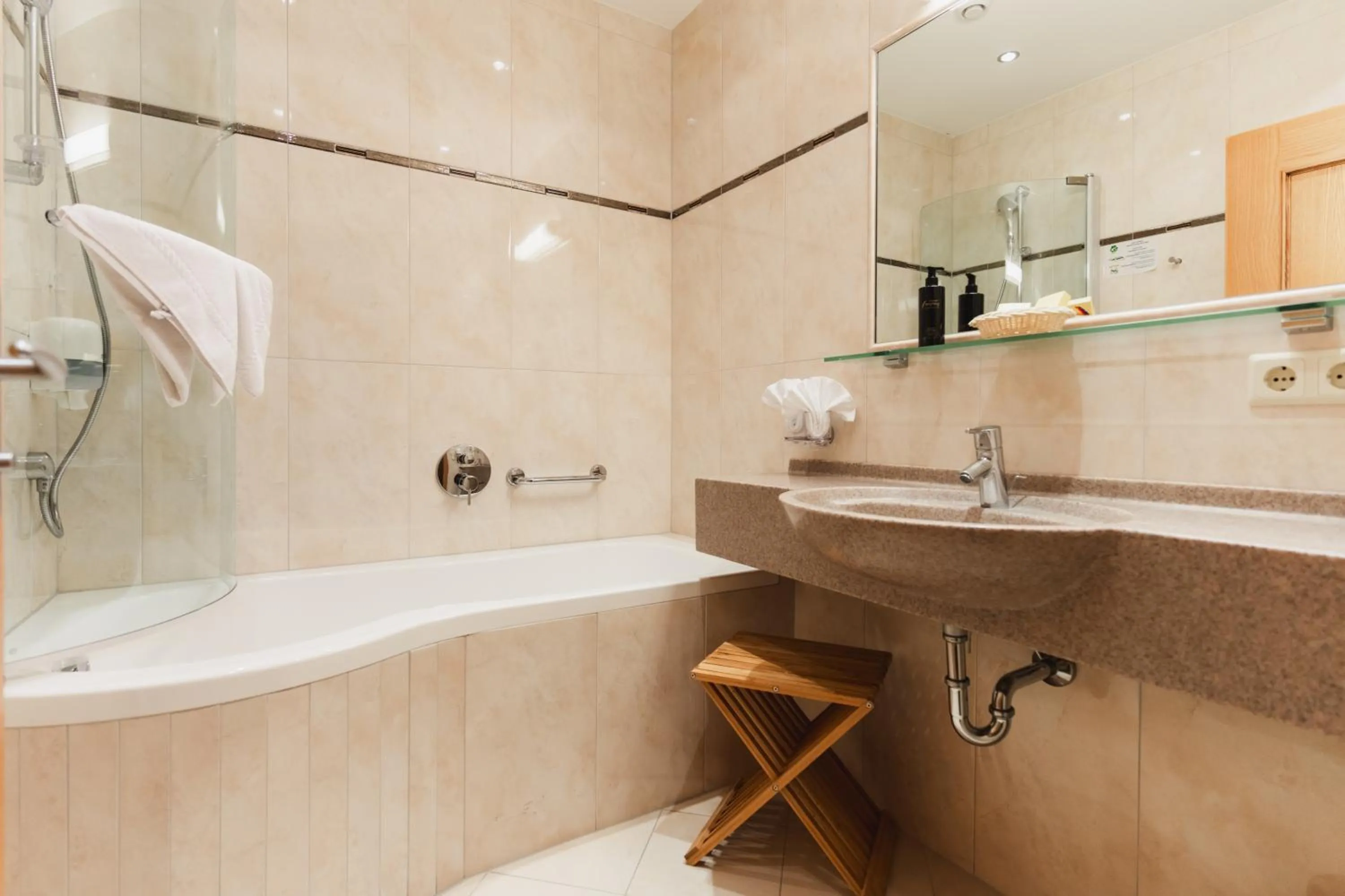 Shower in Alpinhotel Berghaus spa