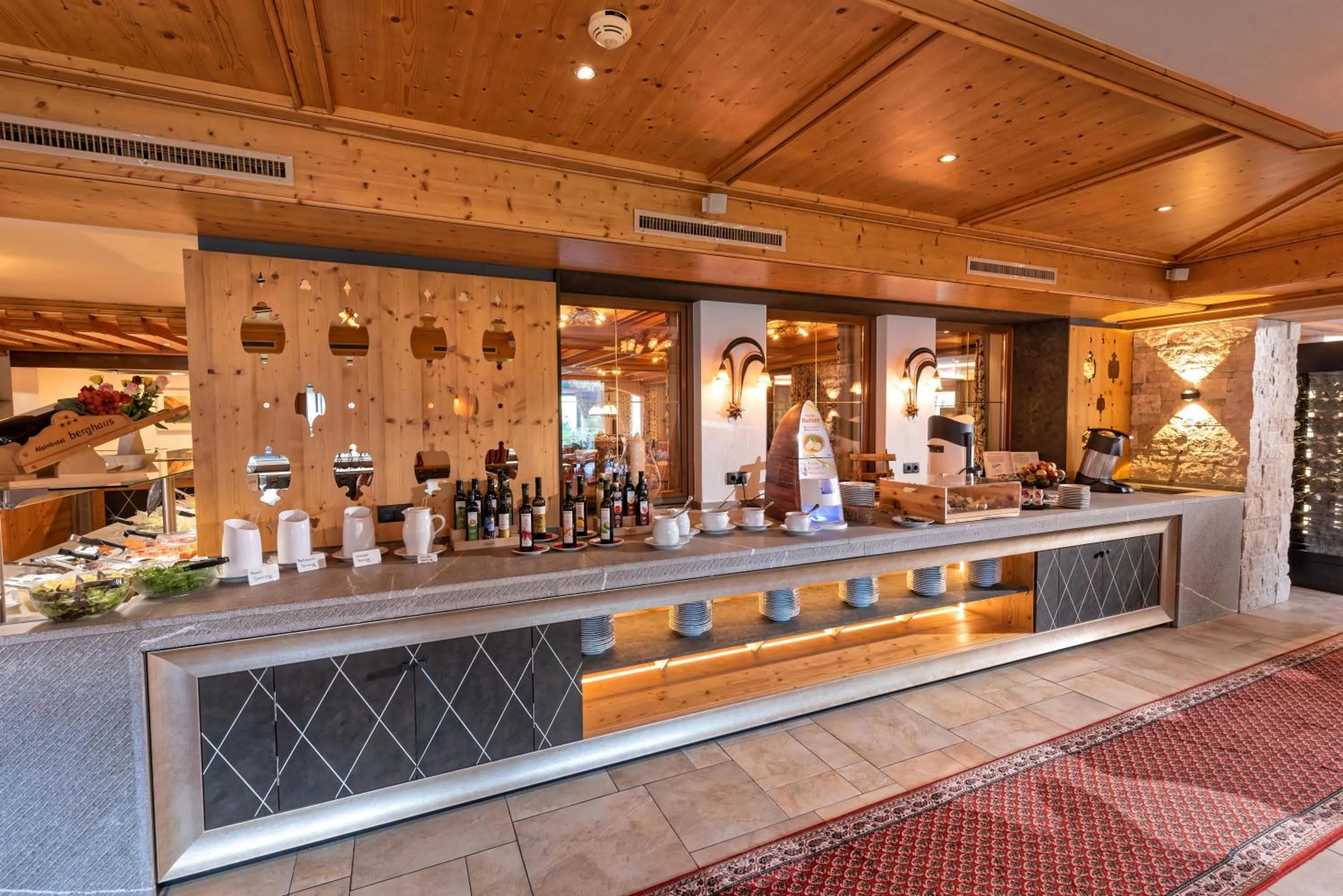 Restaurant/places to eat in Alpinhotel Berghaus spa