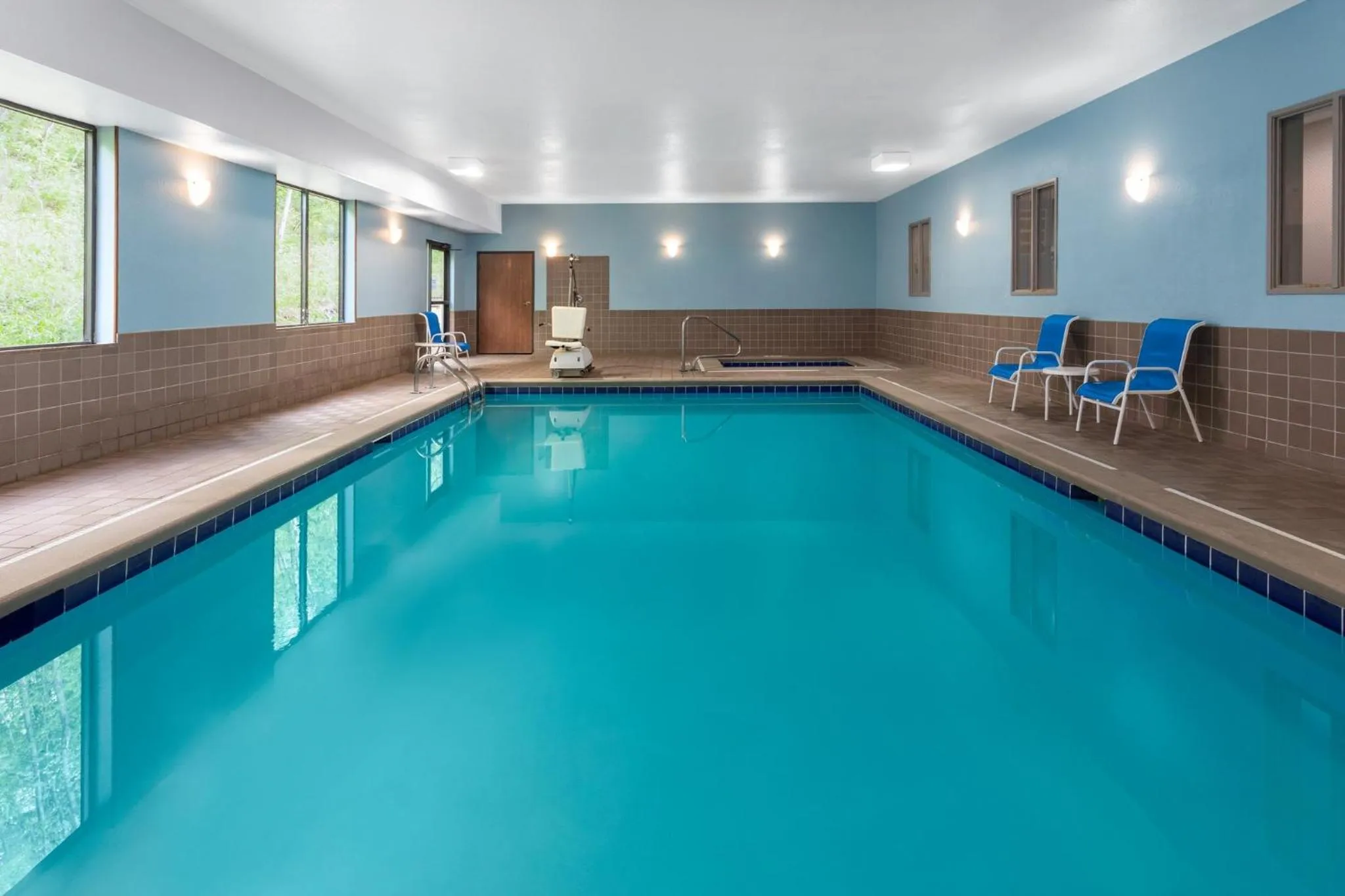 Swimming pool in Holiday Inn Express Hotel & Suites Dubois by IHG