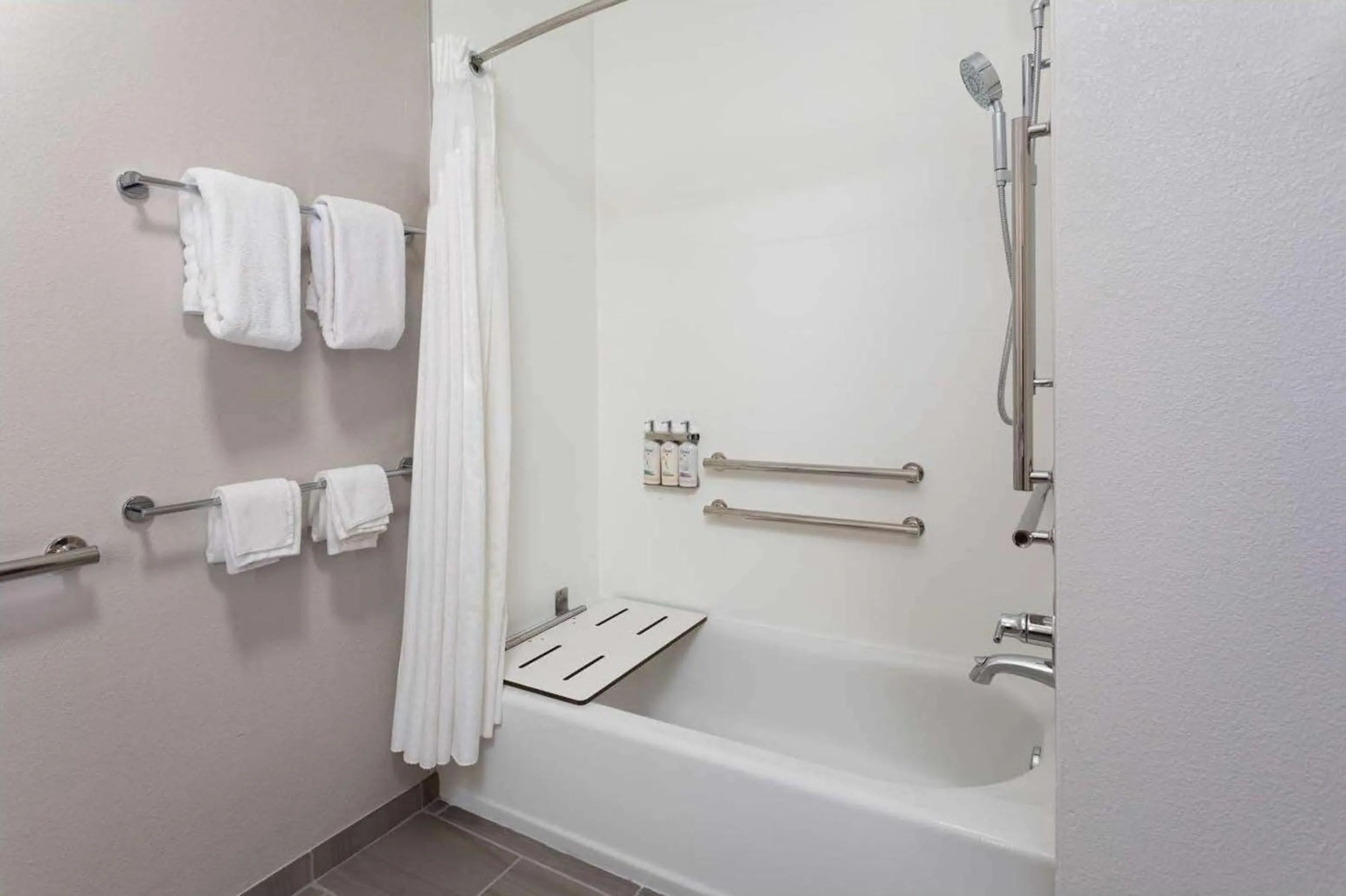 Bathroom in Holiday Inn Express Hotel & Suites Dubois by IHG