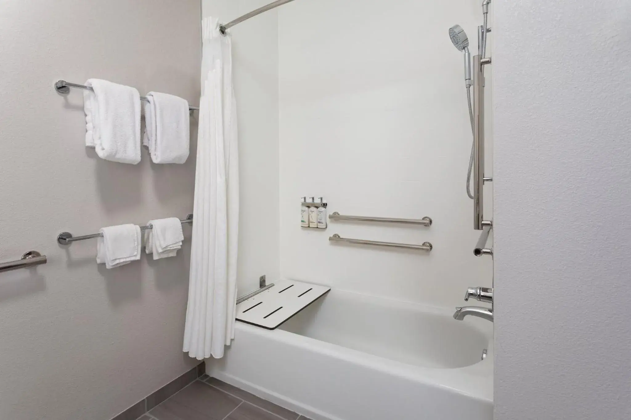 Standard Queen Room with Two Queen Beds and Mobility Accessible Tub in Holiday Inn Express Hotel & Suites Dubois by IHG Standard Queen Room with Two Queen Beds and Mobility Accessible Tub in Holiday Inn Express Hotel & Suites Dubois by IHG