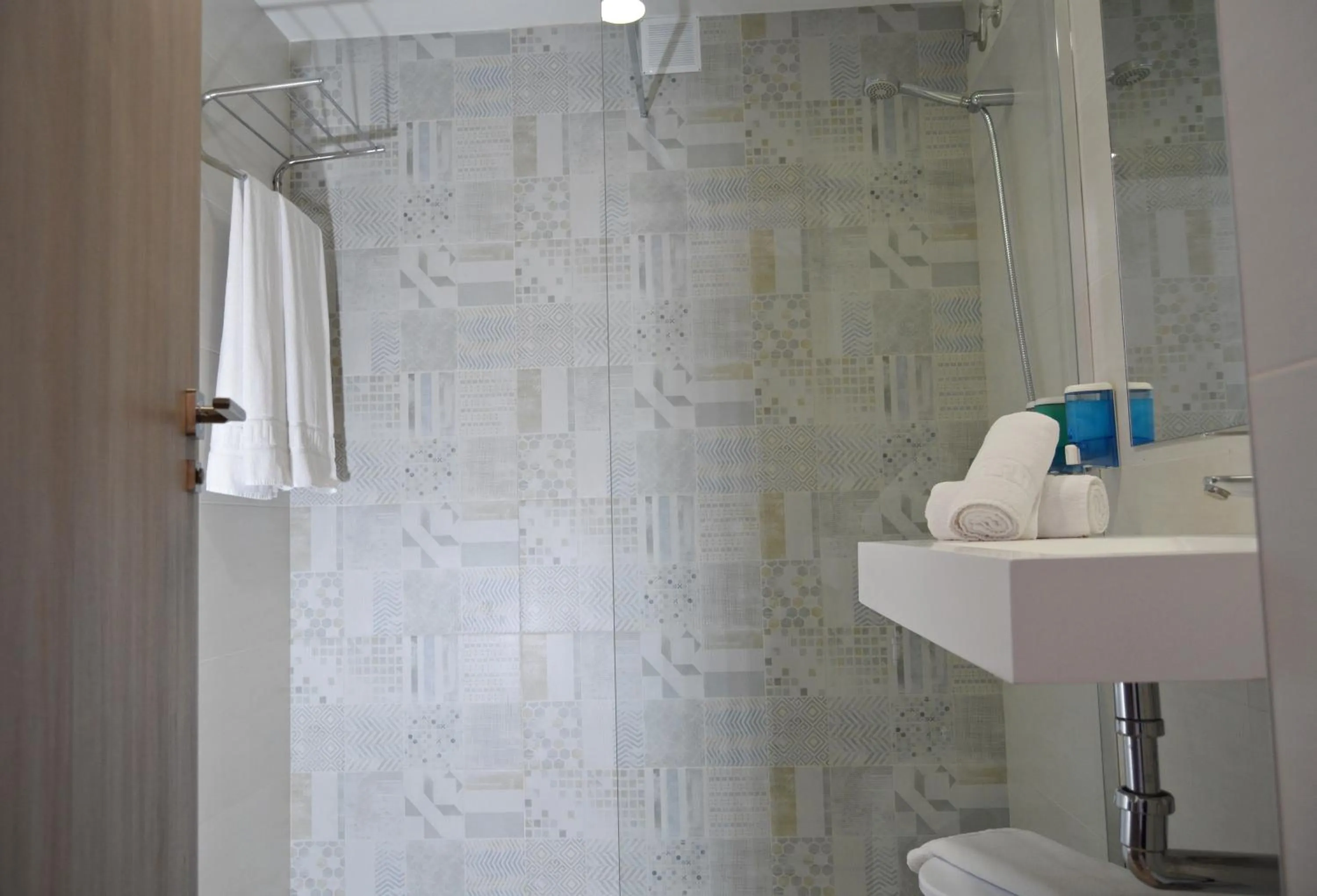 Shower in Hotel Tropic