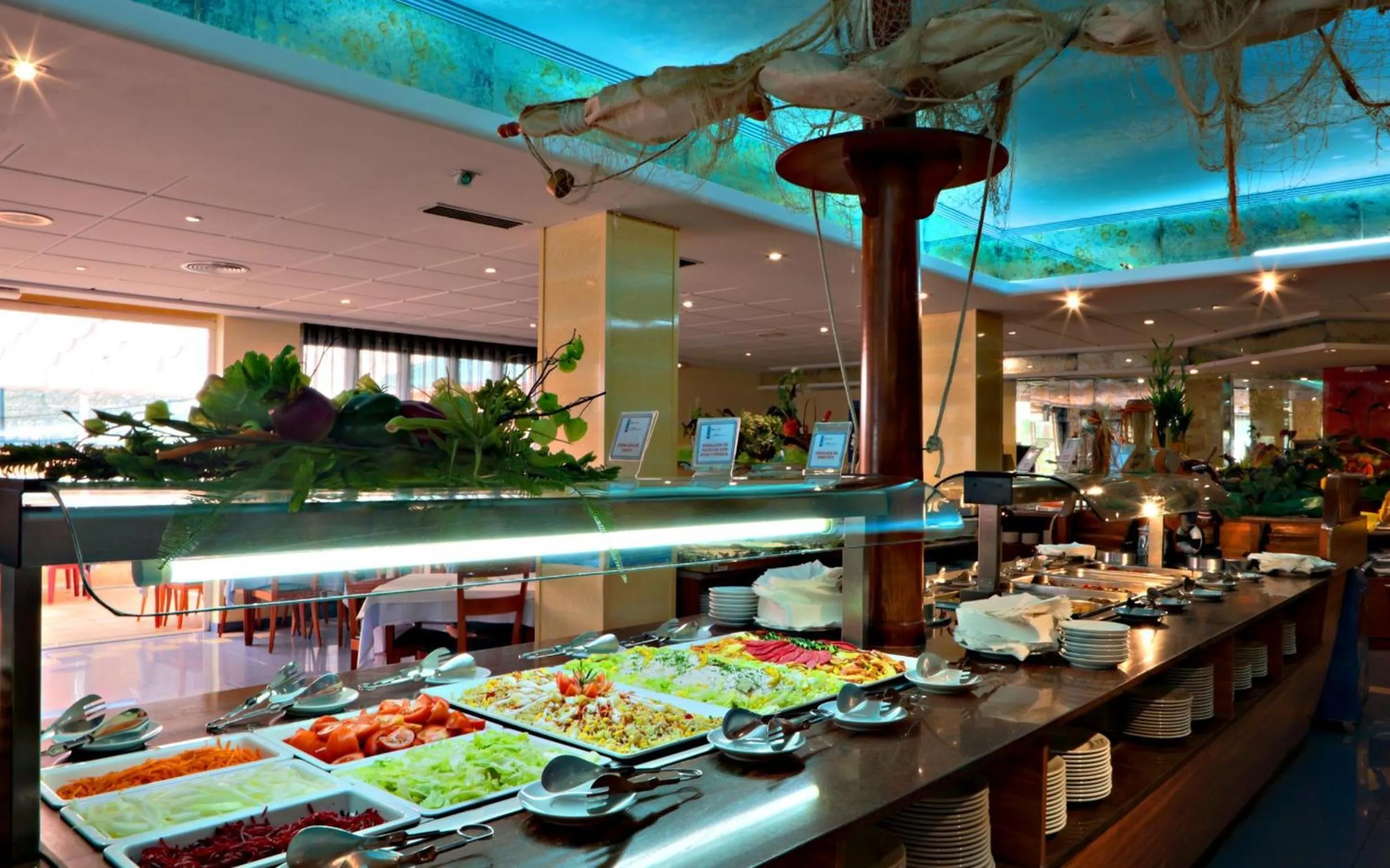 Restaurant/places to eat in Hotel Tropic