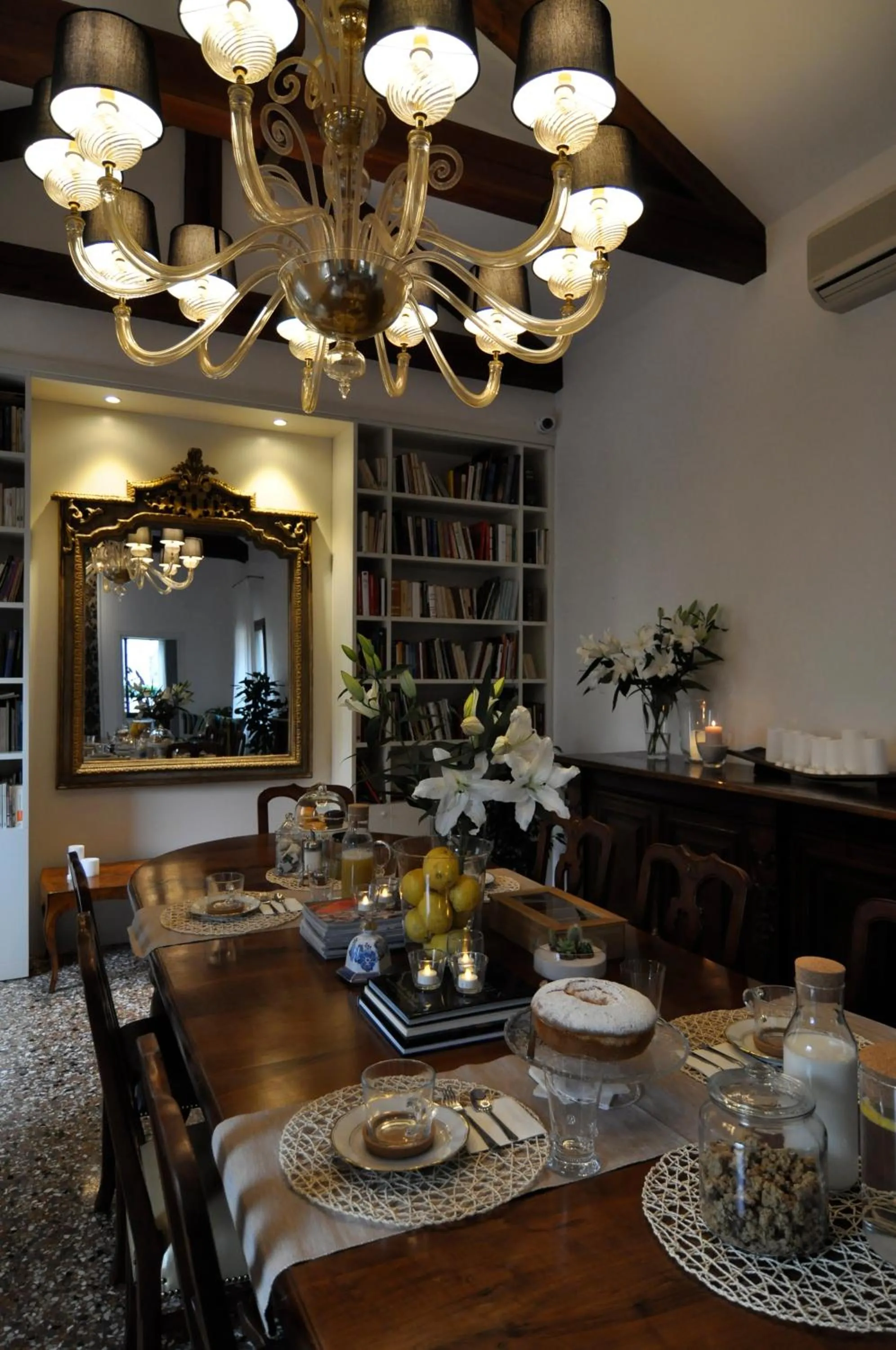 Communal lounge/ TV room in Casa Colleoni