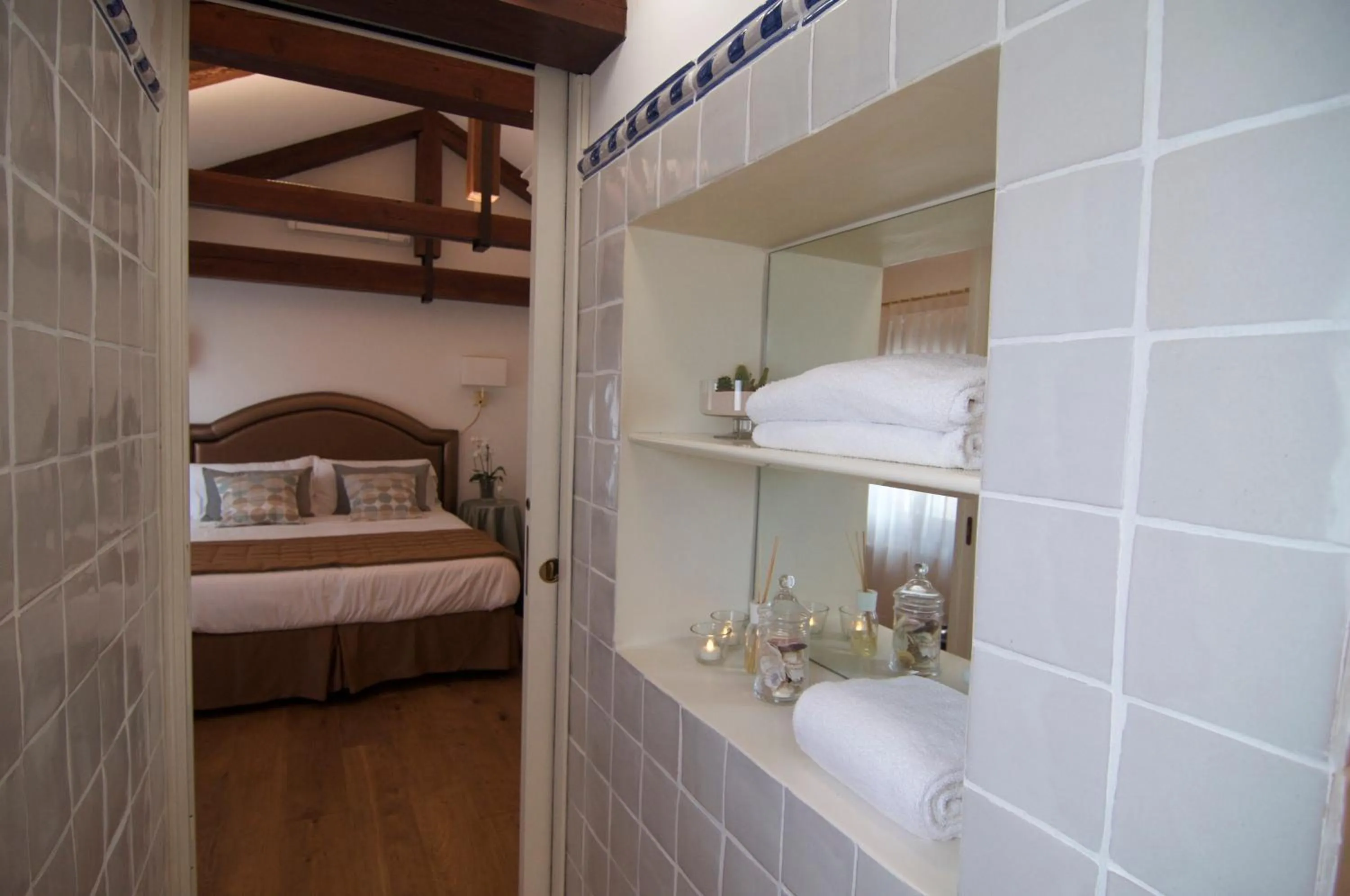 Bathroom, Bed in Casa Colleoni