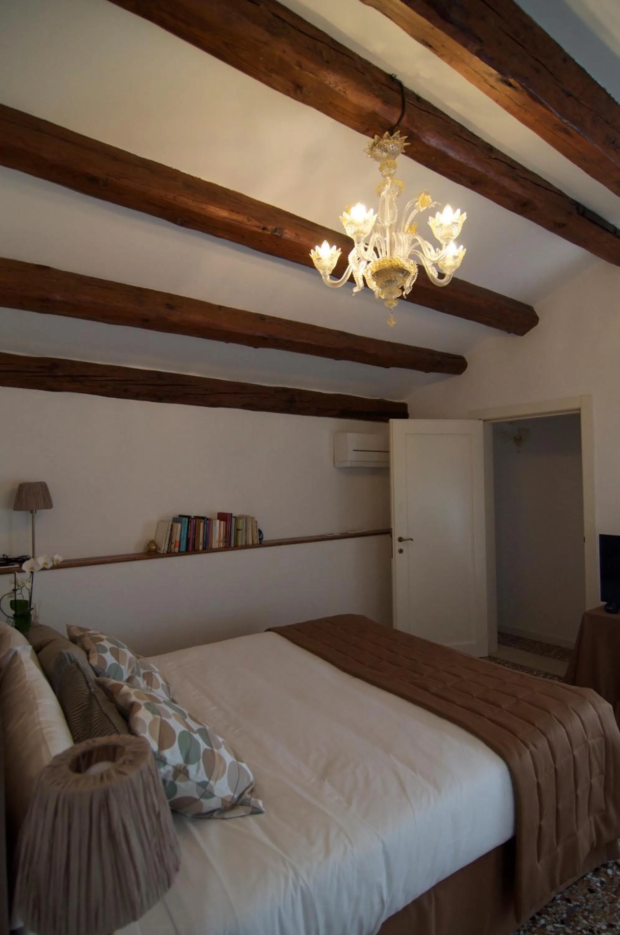 Bedroom, Bed in Casa Colleoni