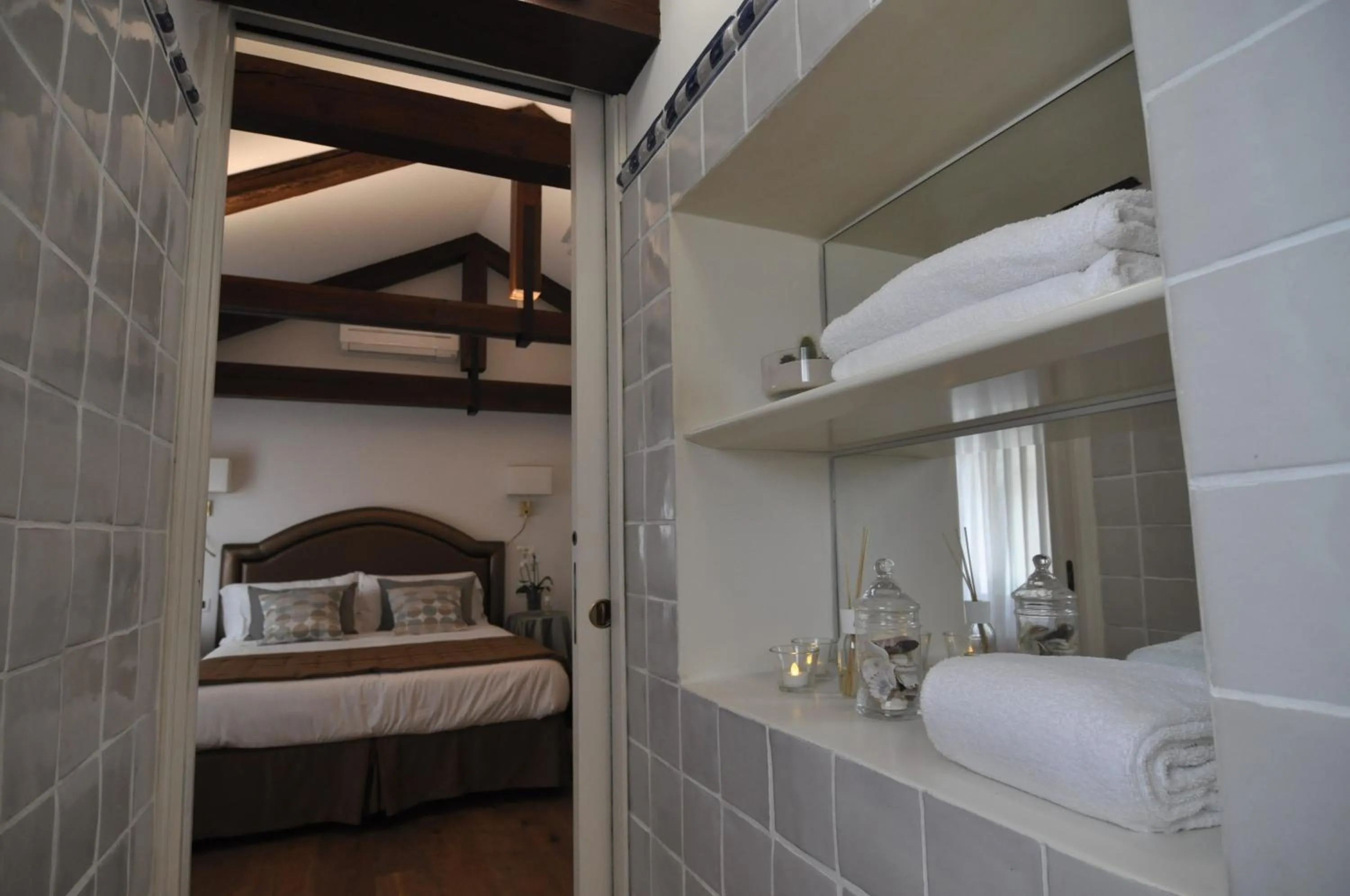 Bathroom, Bed in Casa Colleoni