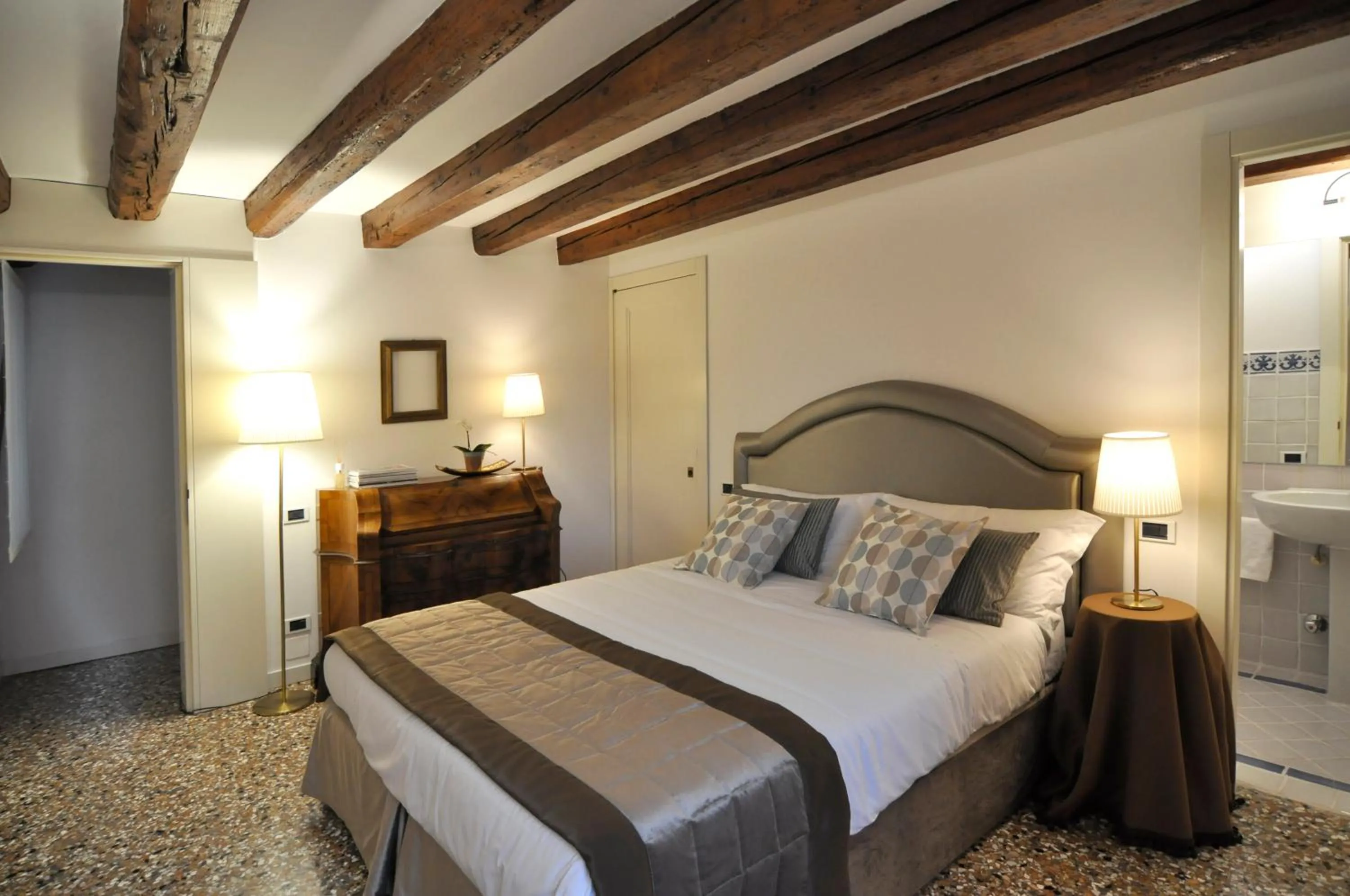 Bedroom, Bed in Casa Colleoni