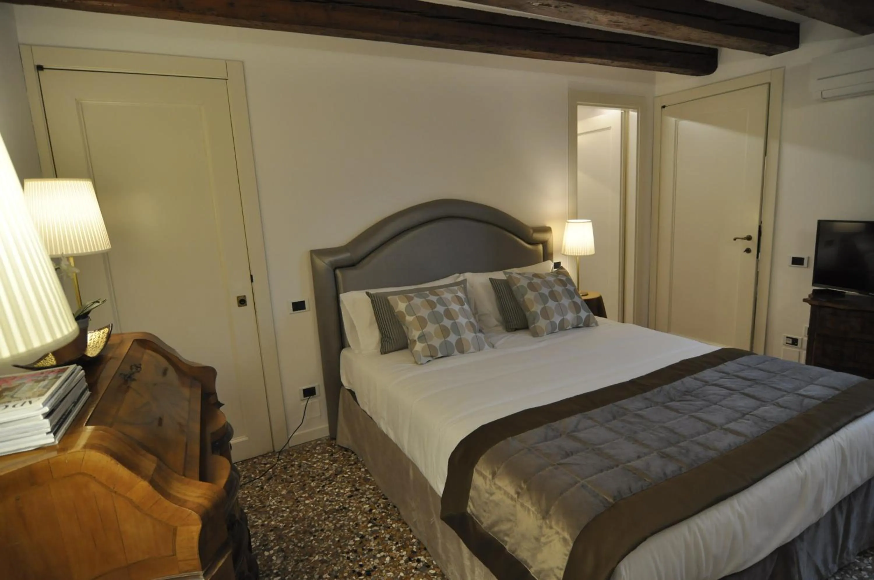 Bedroom, Bed in Casa Colleoni