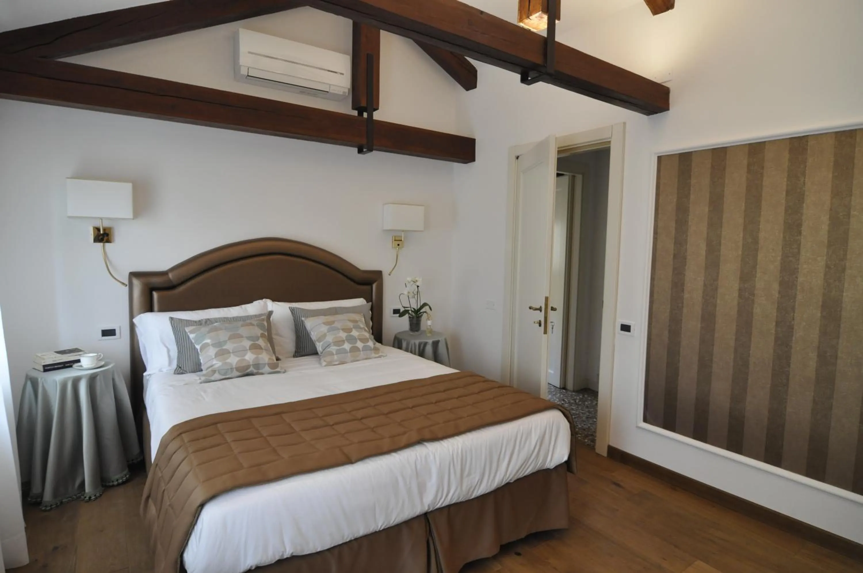 Bedroom, Bed in Casa Colleoni