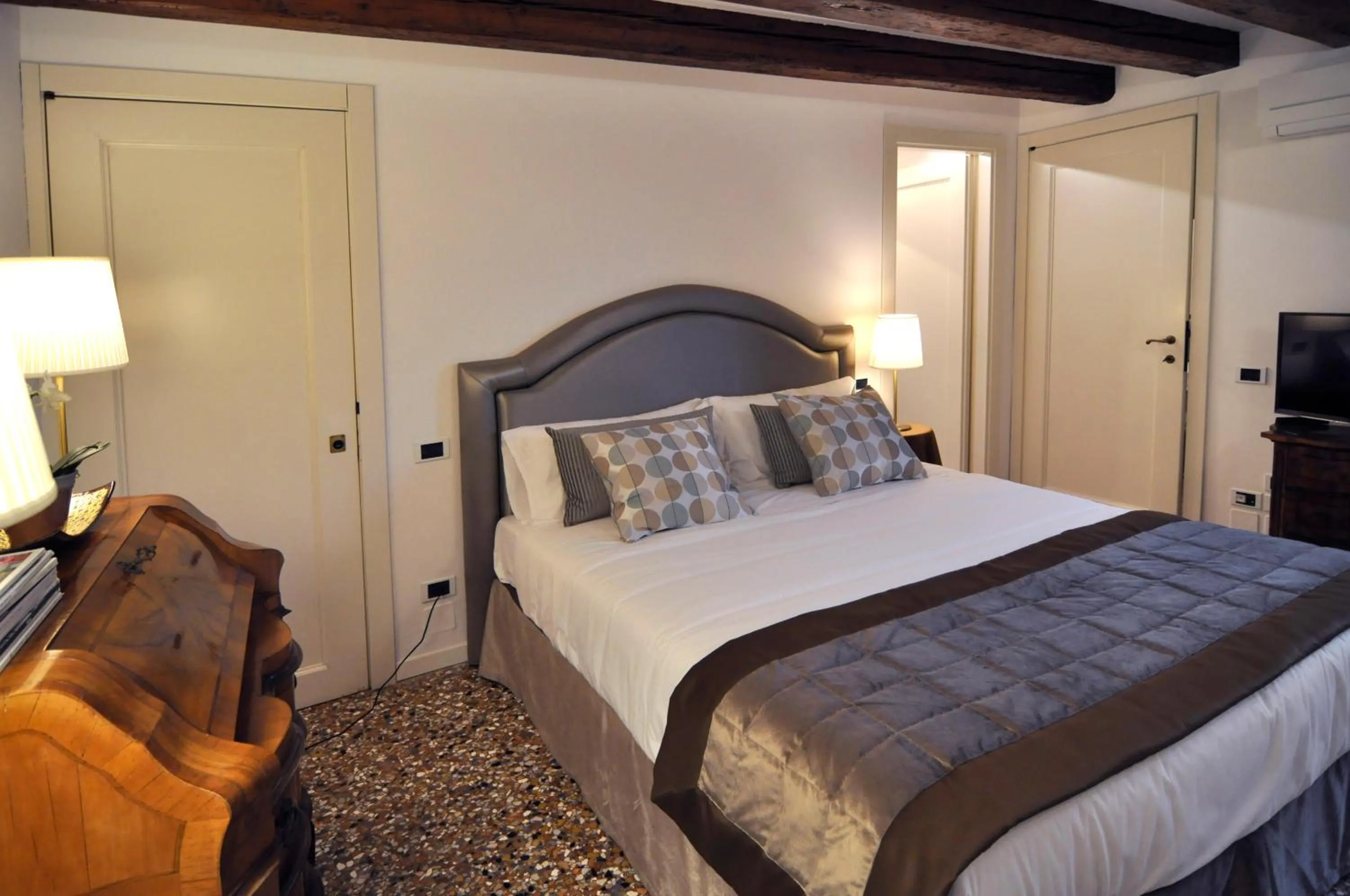 Bedroom, Bed in Casa Colleoni