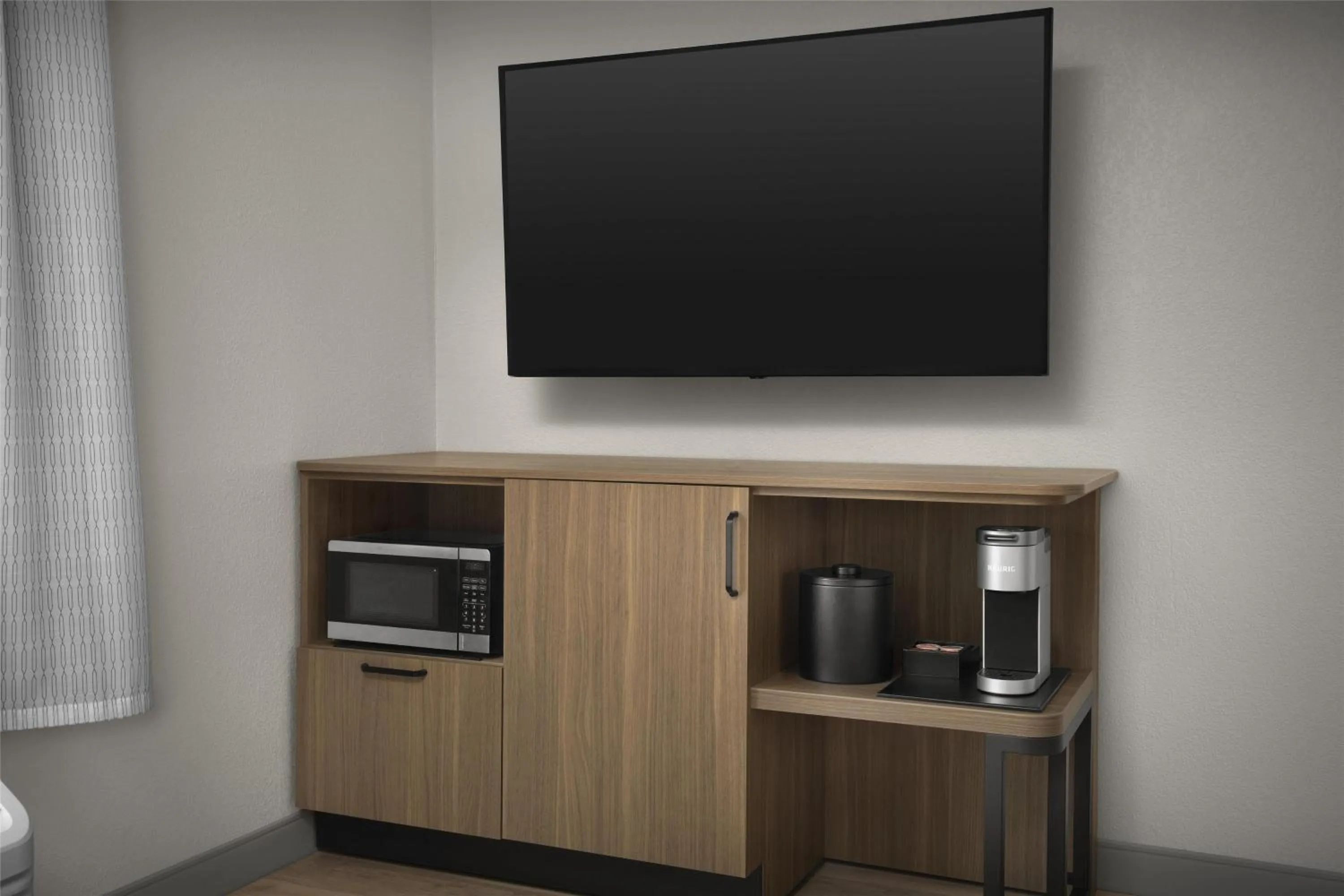 Photo of the whole room in Hampton Inn Lenoir City