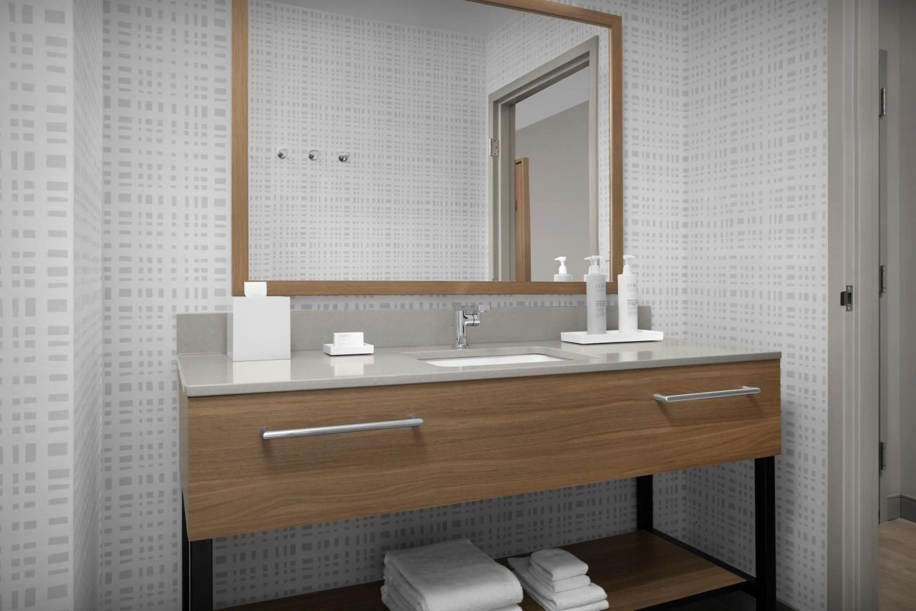 Bathroom in Hampton Inn Lenoir City