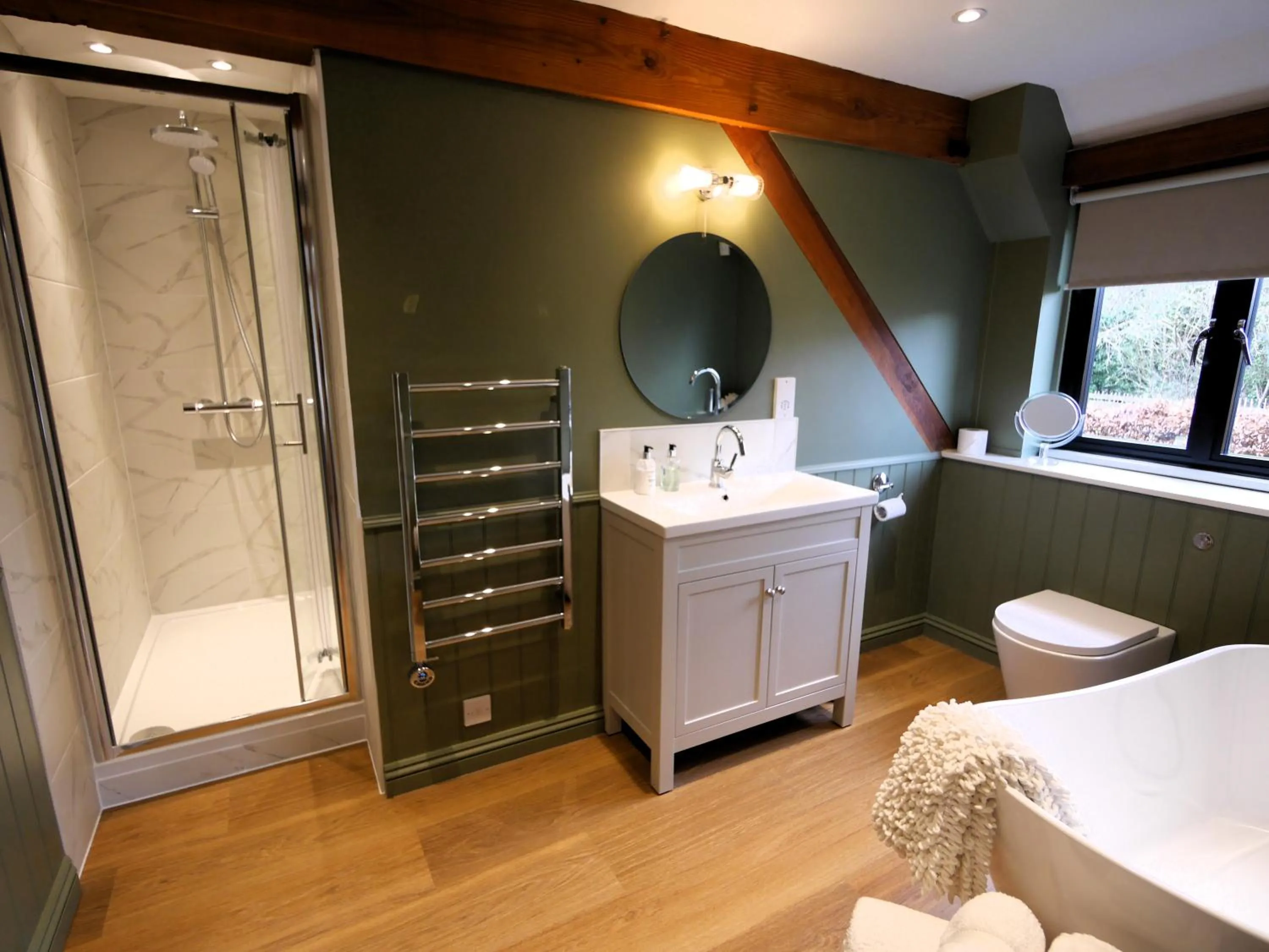 Bathroom, Bed in North Downs Barn