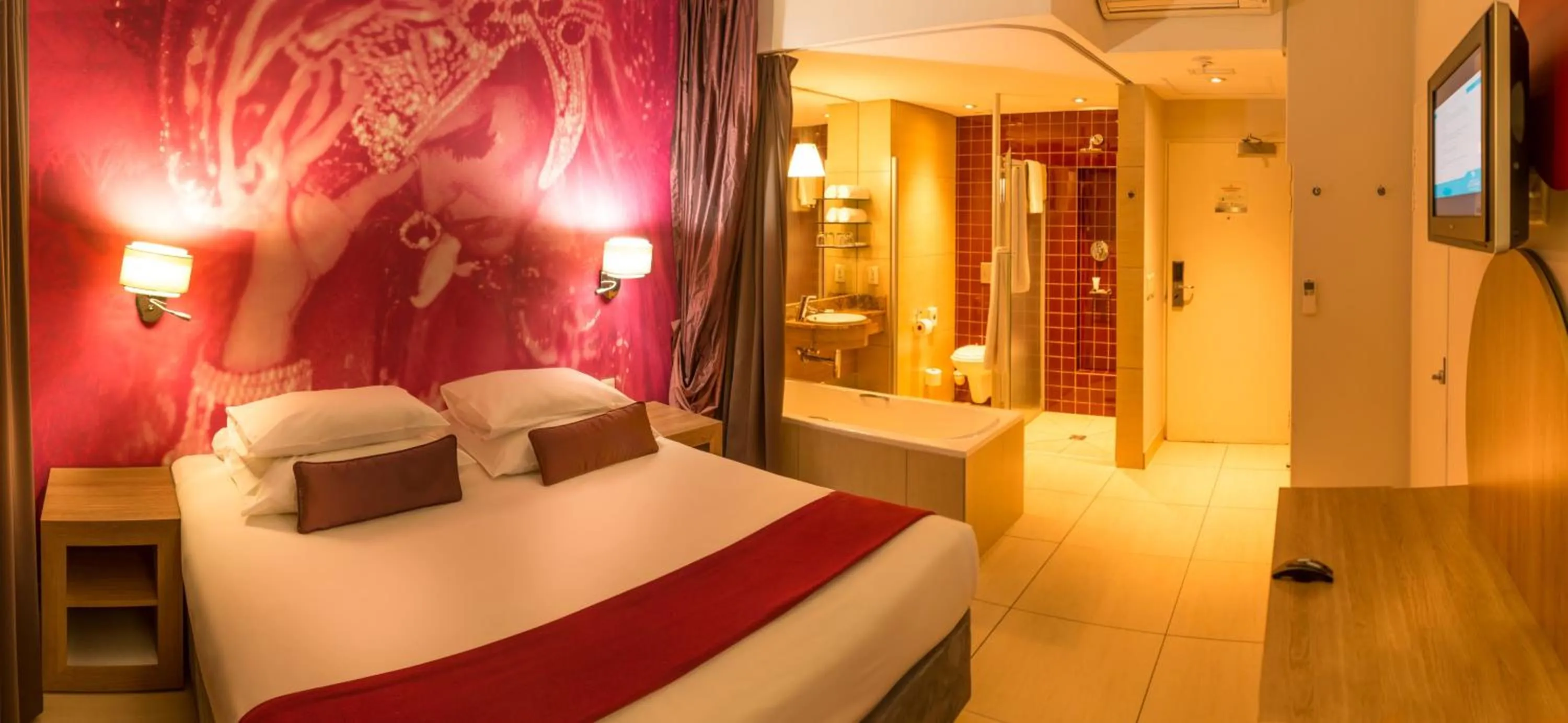 Bathroom, Bed in Peermont Metcourt at Rio, Klerksdorp