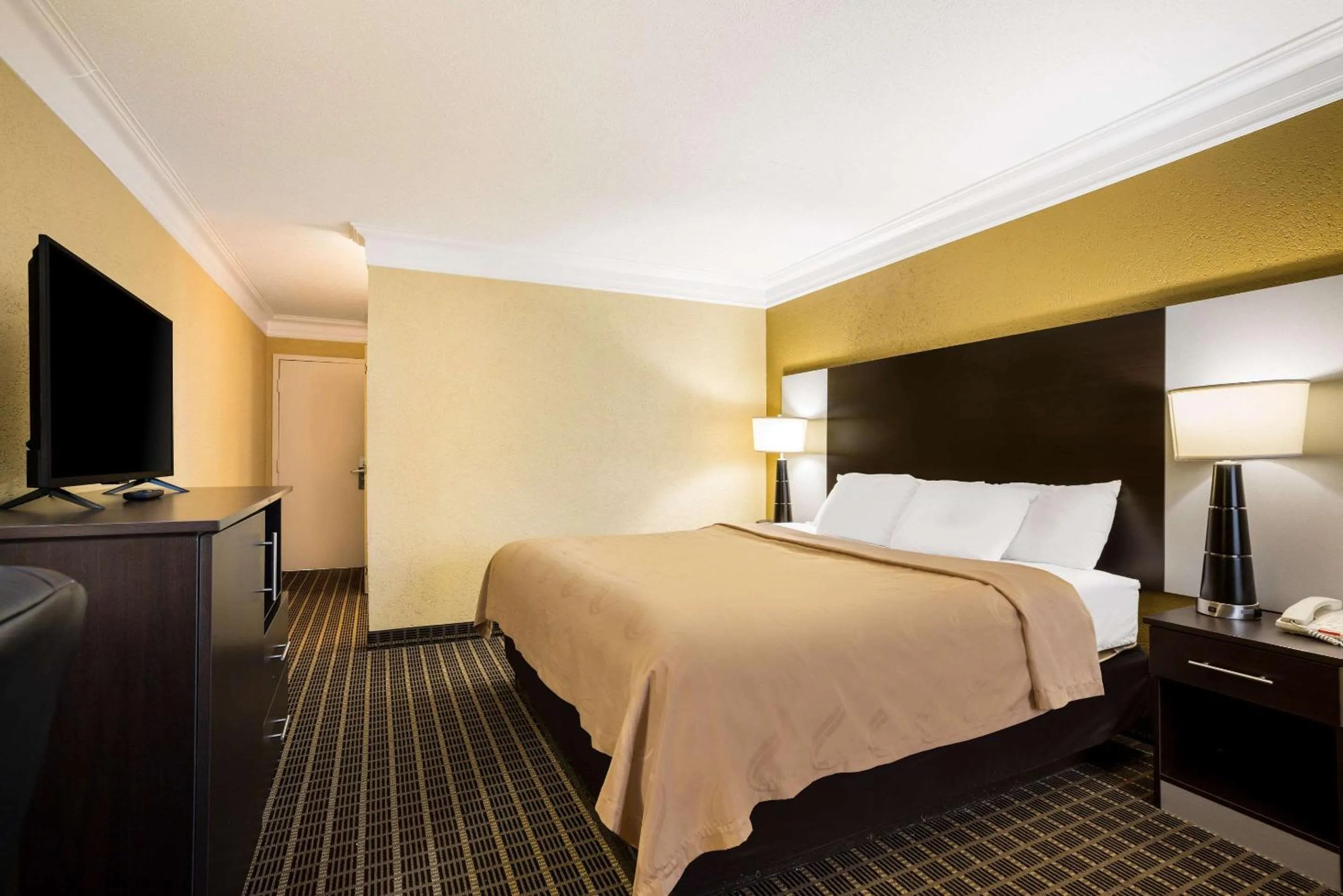 Bedroom, Bed in Quality Inn & Suites Syracuse Fairgrounds