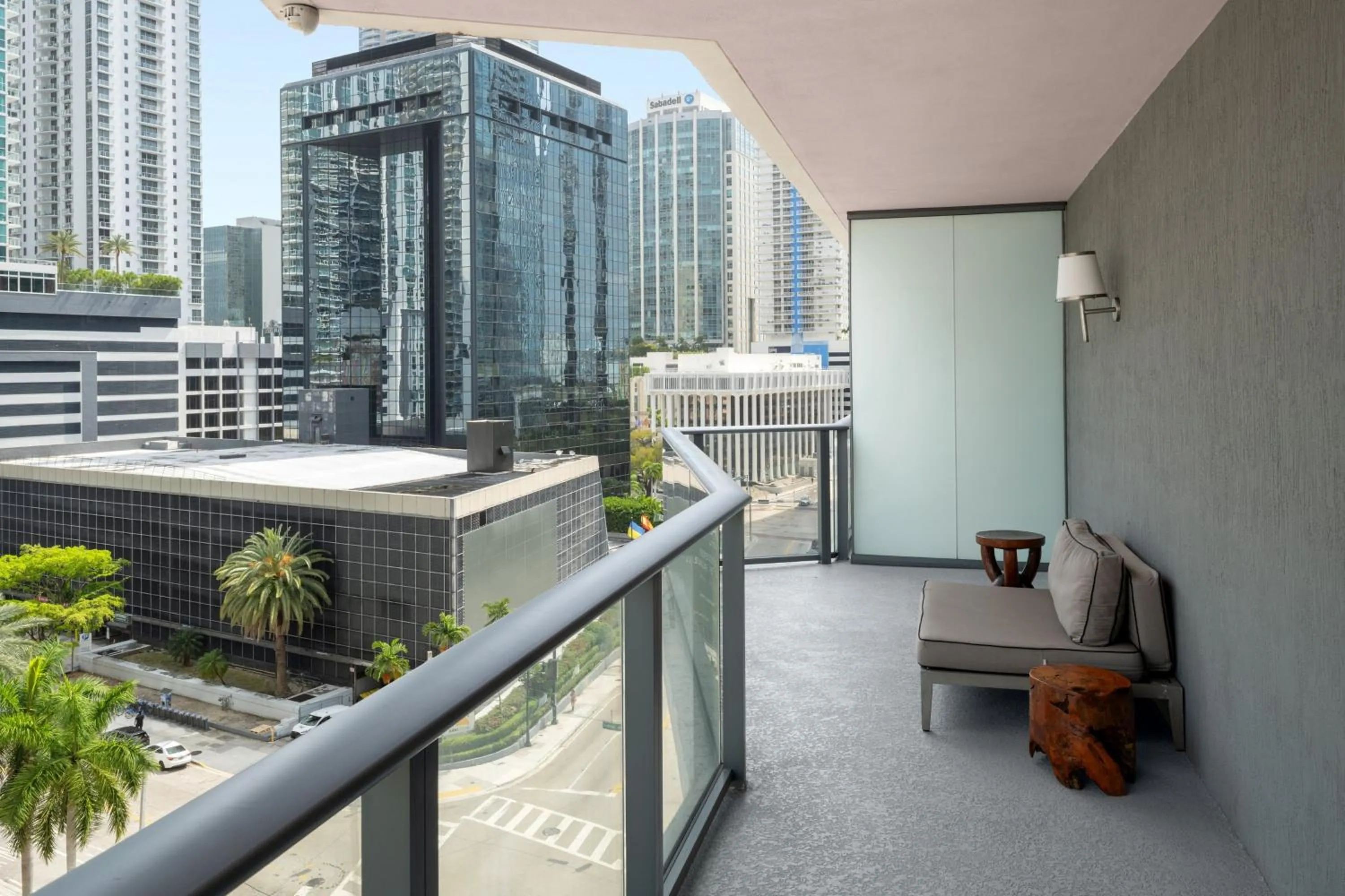 Photo of the whole room in Dua Miami, Autograph Collection