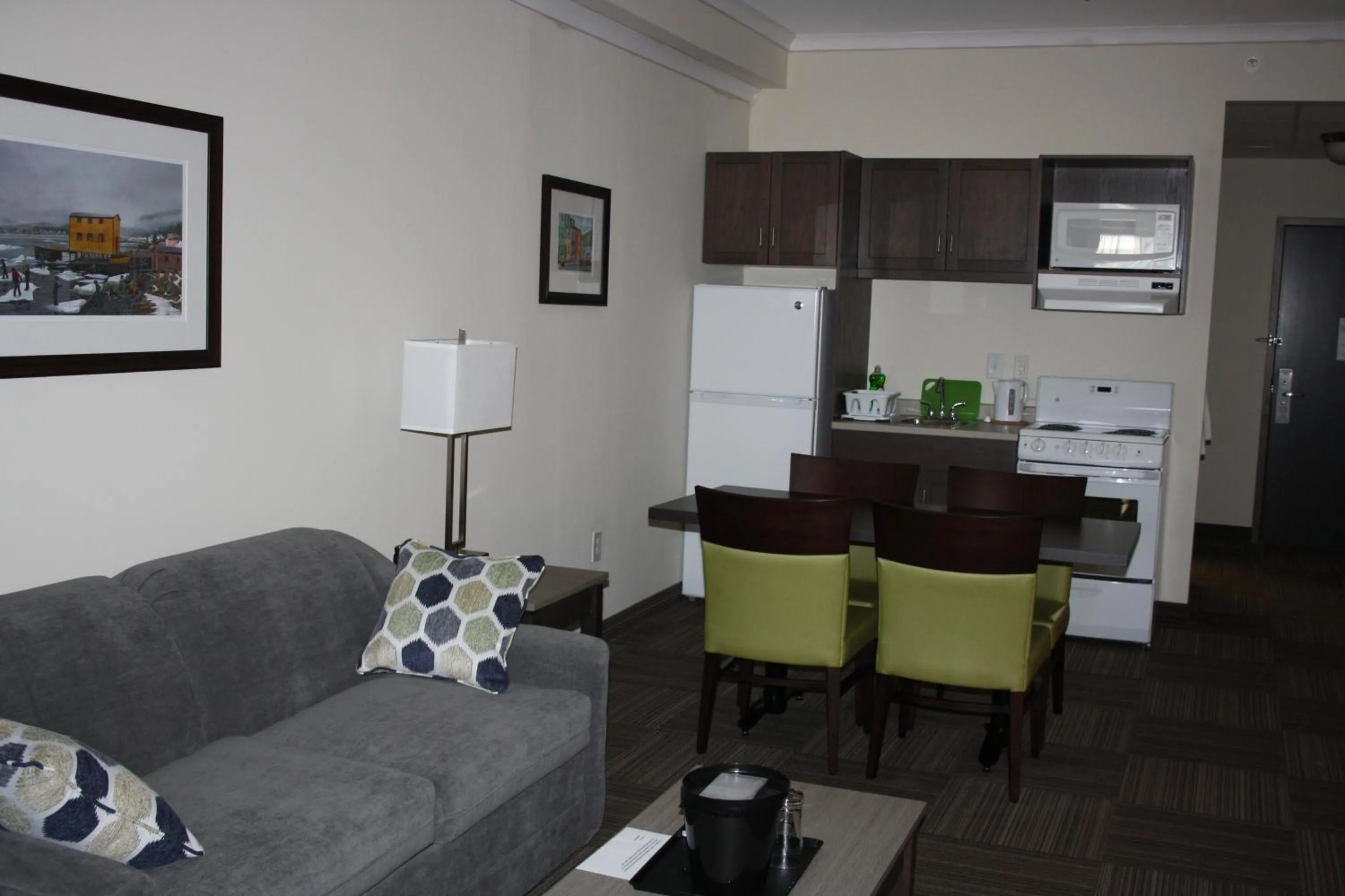 Seating area in Crossroads Inn & Suites