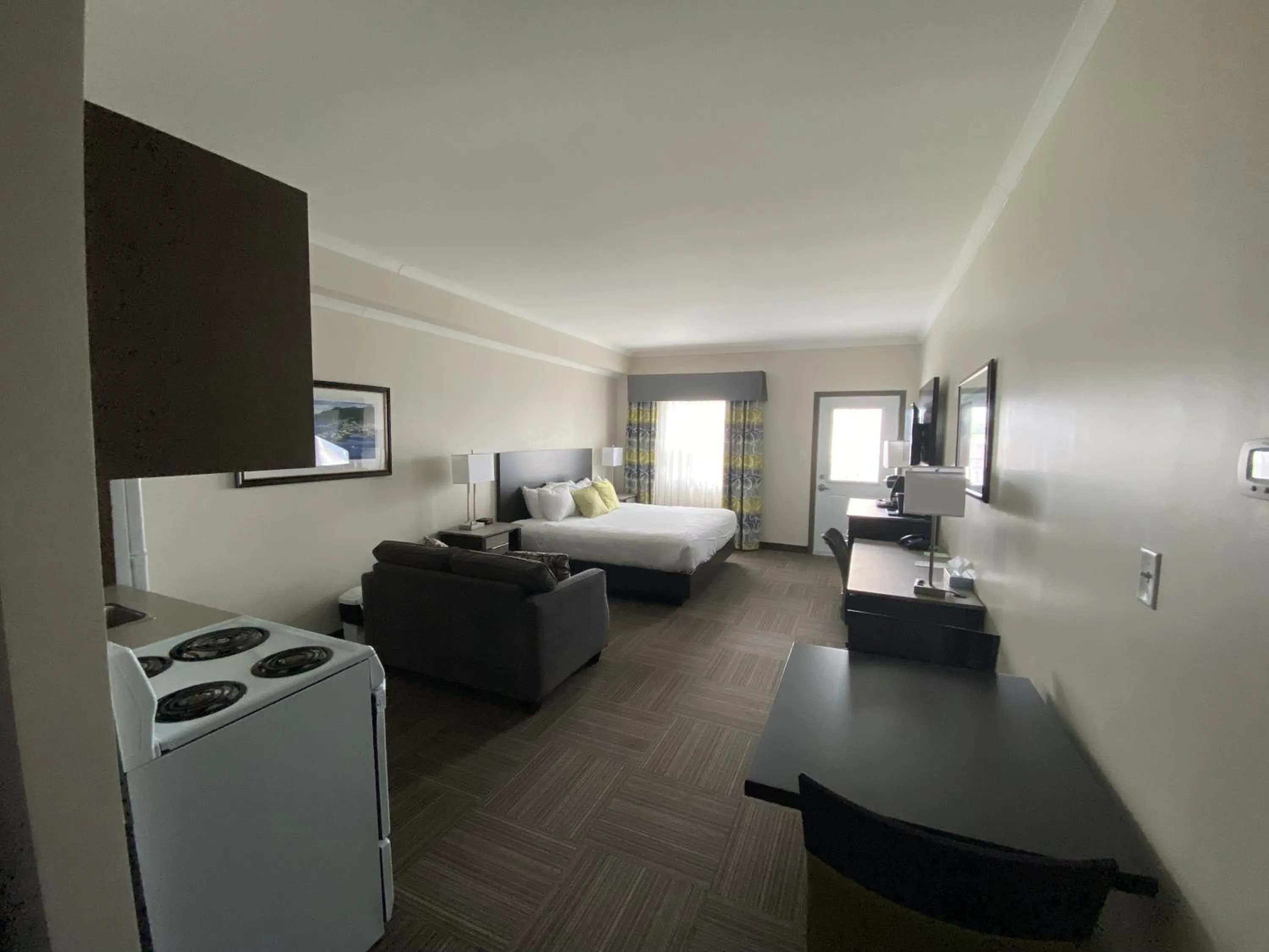 Kitchen or kitchenette in Crossroads Inn & Suites