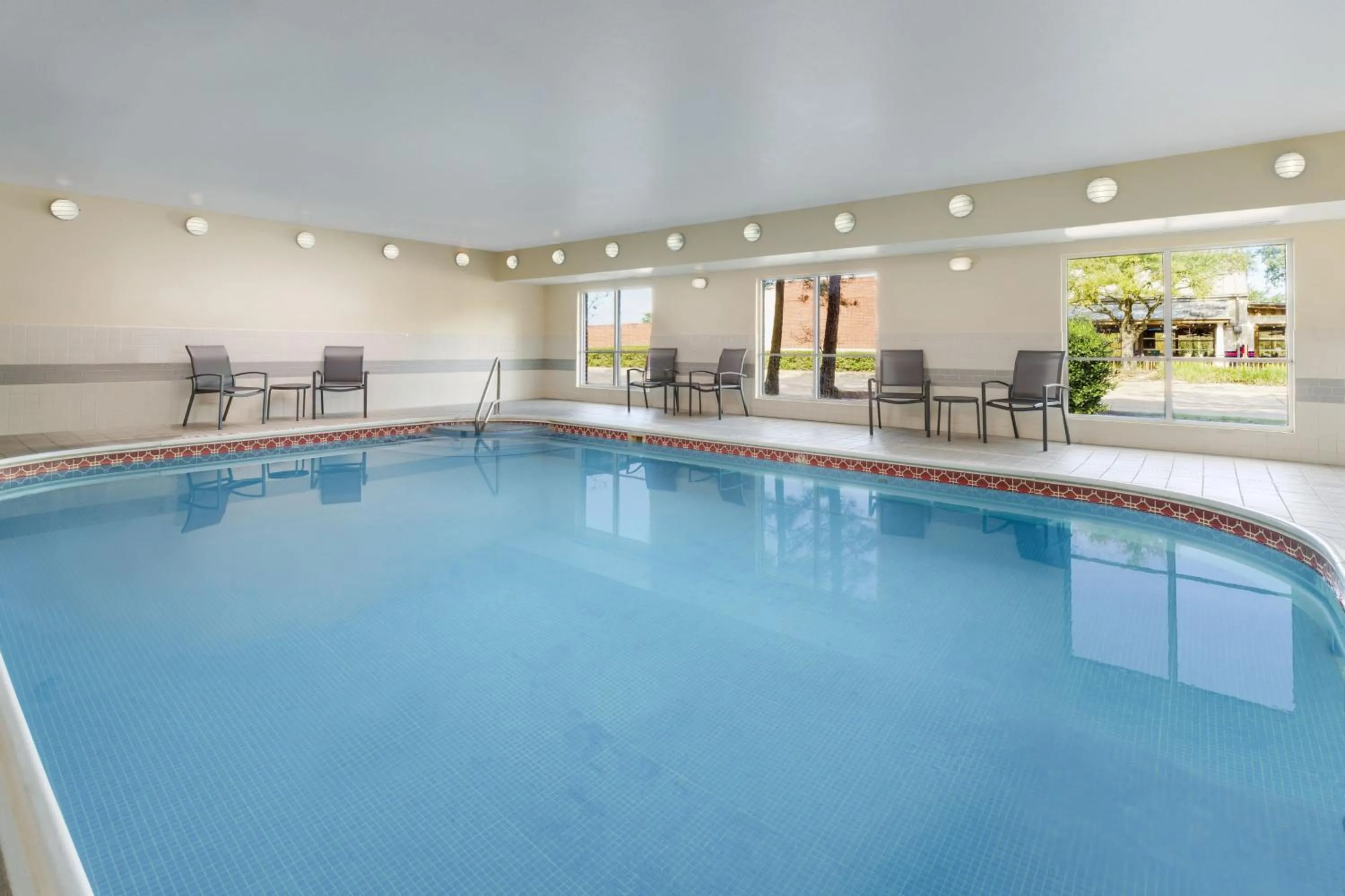 Swimming pool in Fairfield Inn and Suites by Marriott Houston The Woodlands