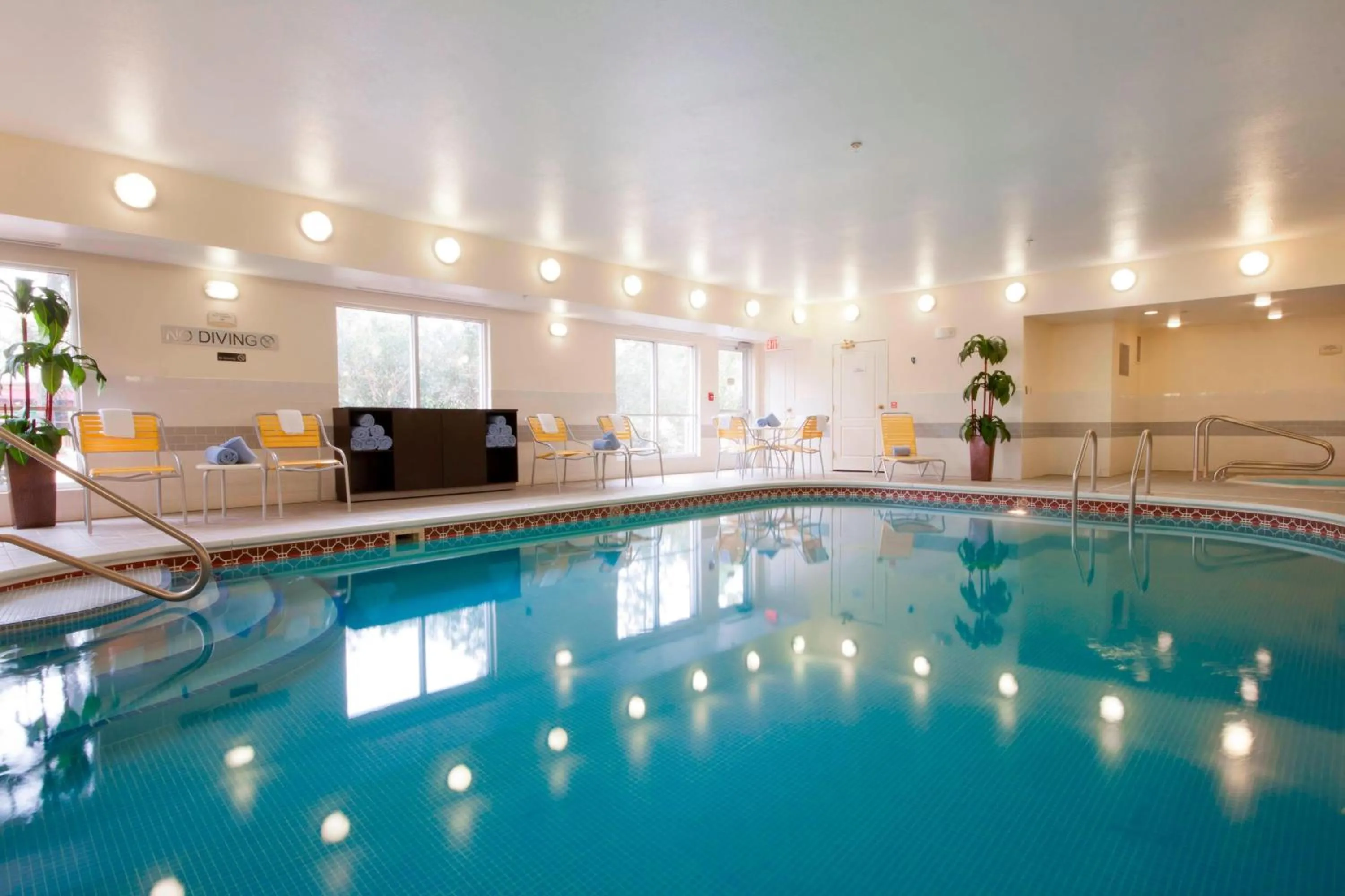 Swimming pool in Fairfield Inn and Suites by Marriott Houston The Woodlands