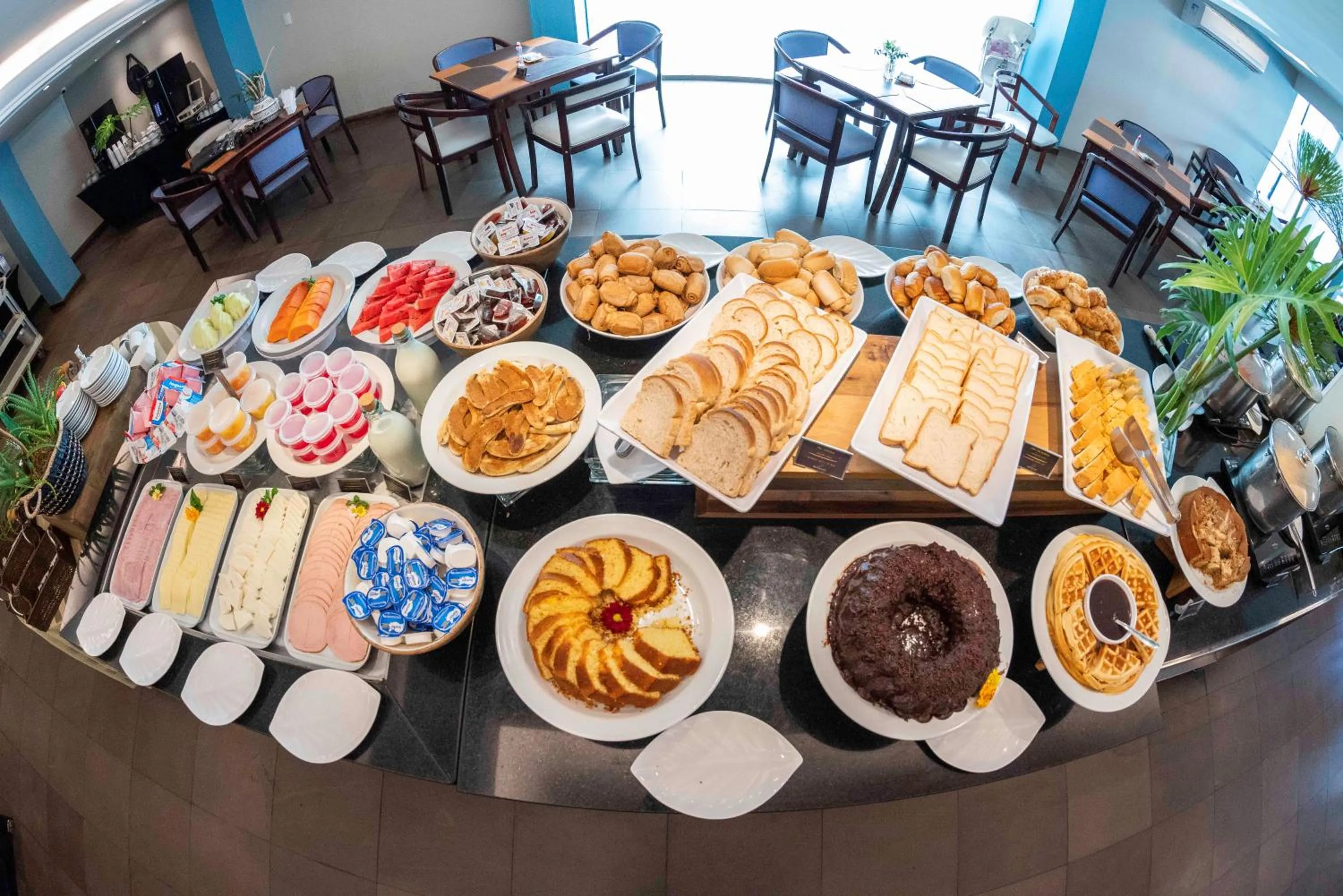 Restaurant/places to eat in Castelmar Hotel