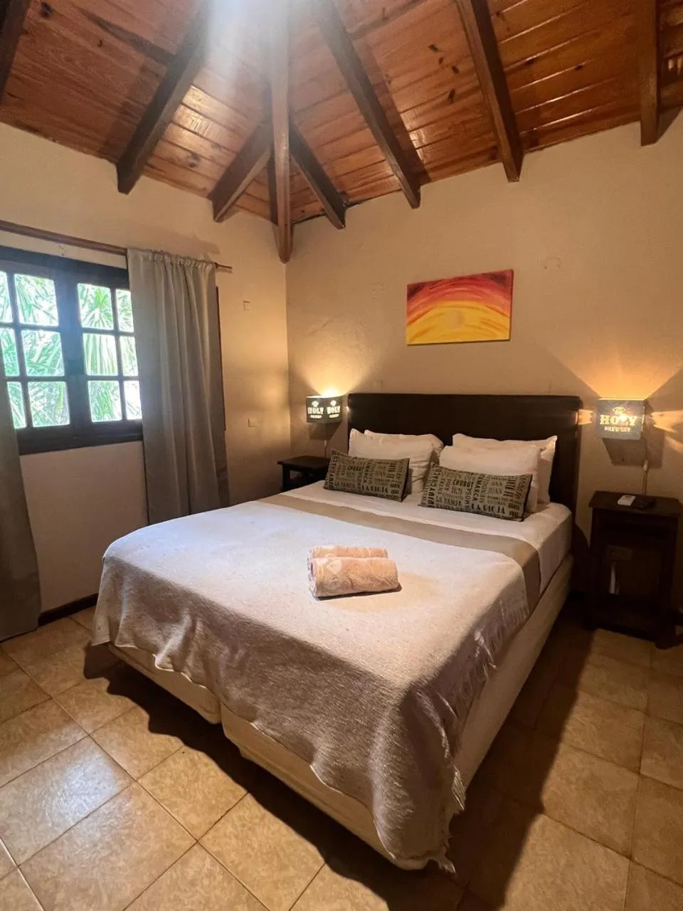 Photo of the whole room, Bed in Beer Hotel Iguazú