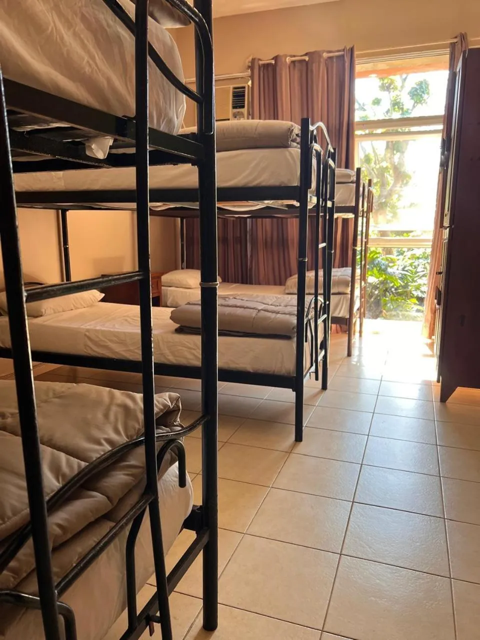 Photo of the whole room, Bed in Beer Hotel Iguazú