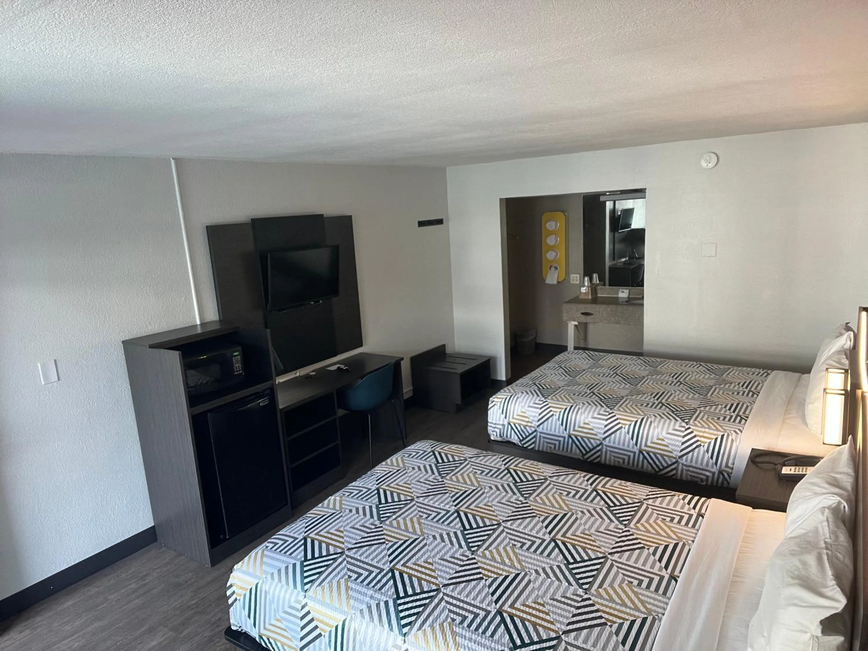 Deluxe Quadruple Room - single occupancy - Smoking in Motel 6 Glendale Phoenix