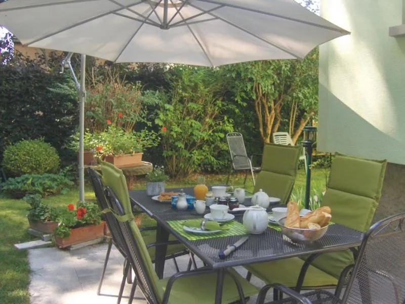 Continental breakfast in Chambre d'hôtes Au Canal