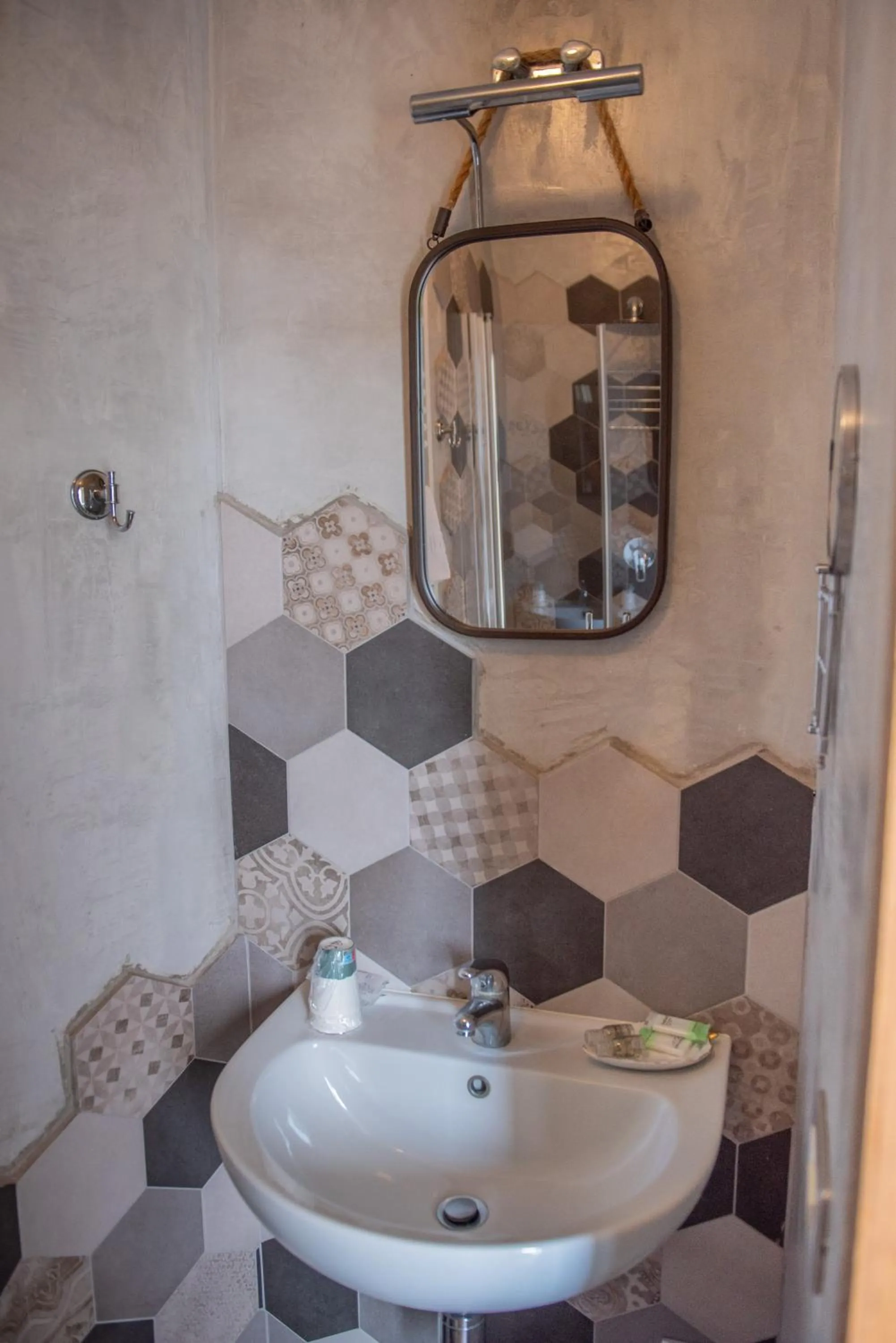 Bathroom in Fra Diavolo