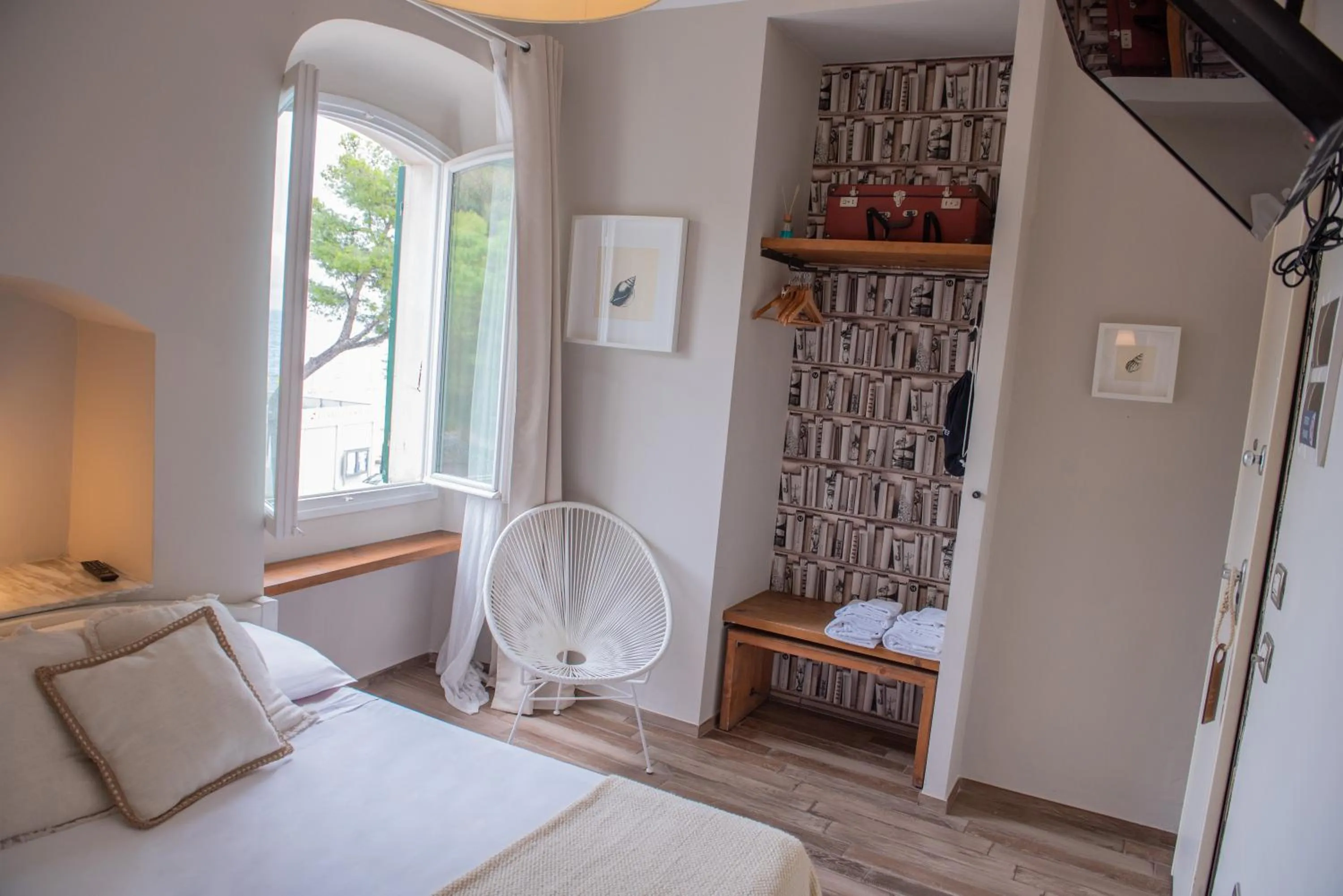 Bedroom, Bed in Fra Diavolo