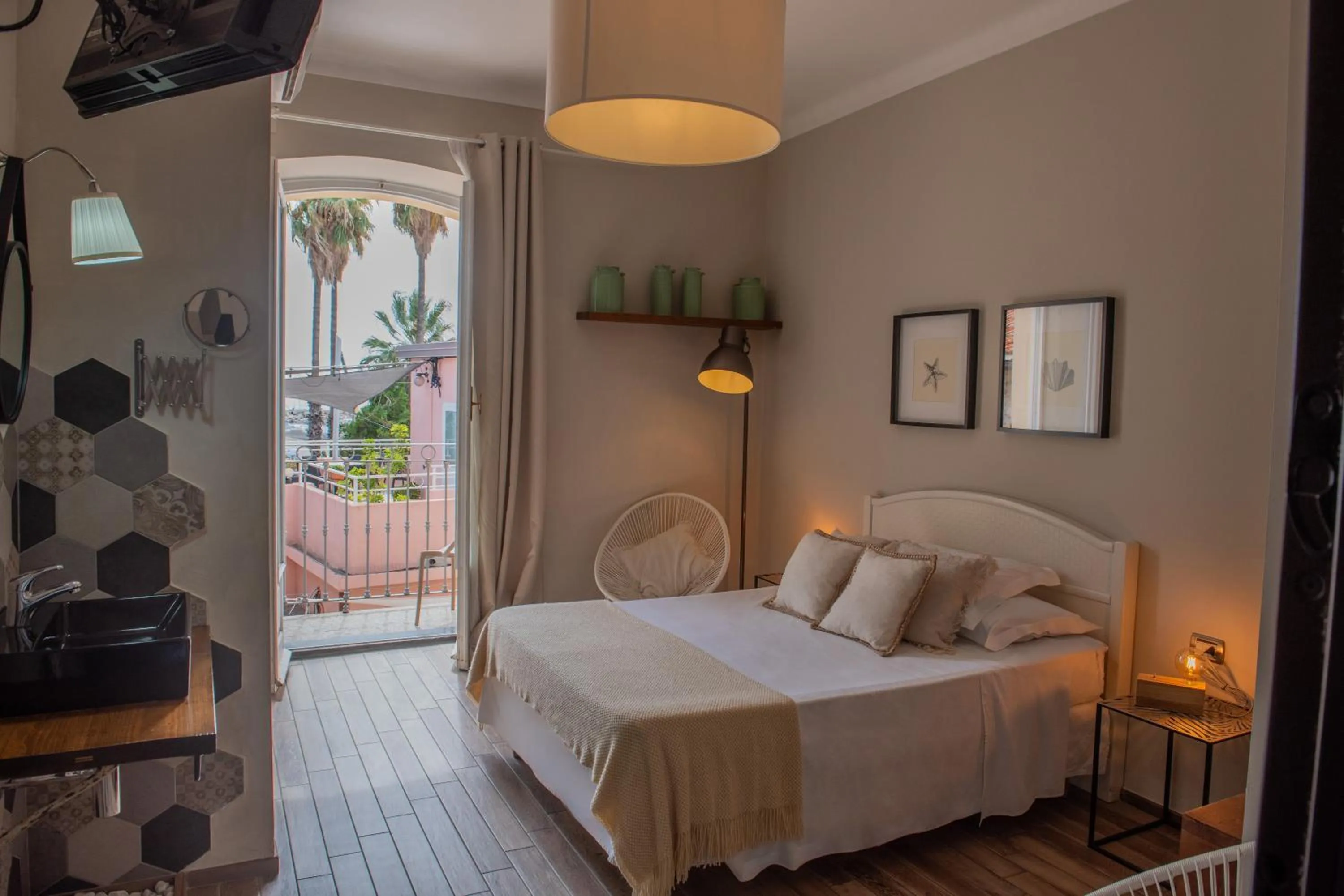 Bedroom, Bed in Fra Diavolo