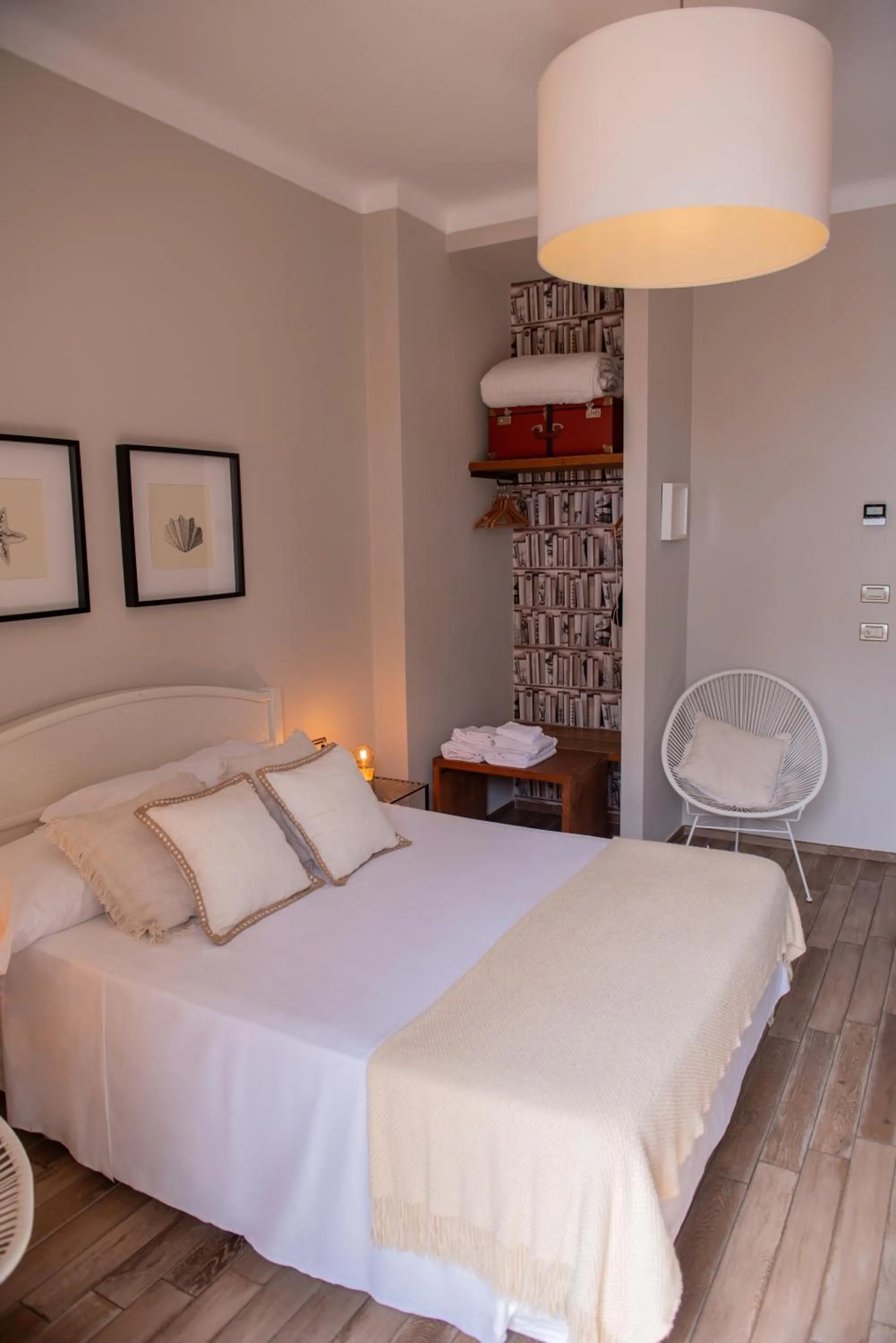 Photo of the whole room, Bed in Fra Diavolo