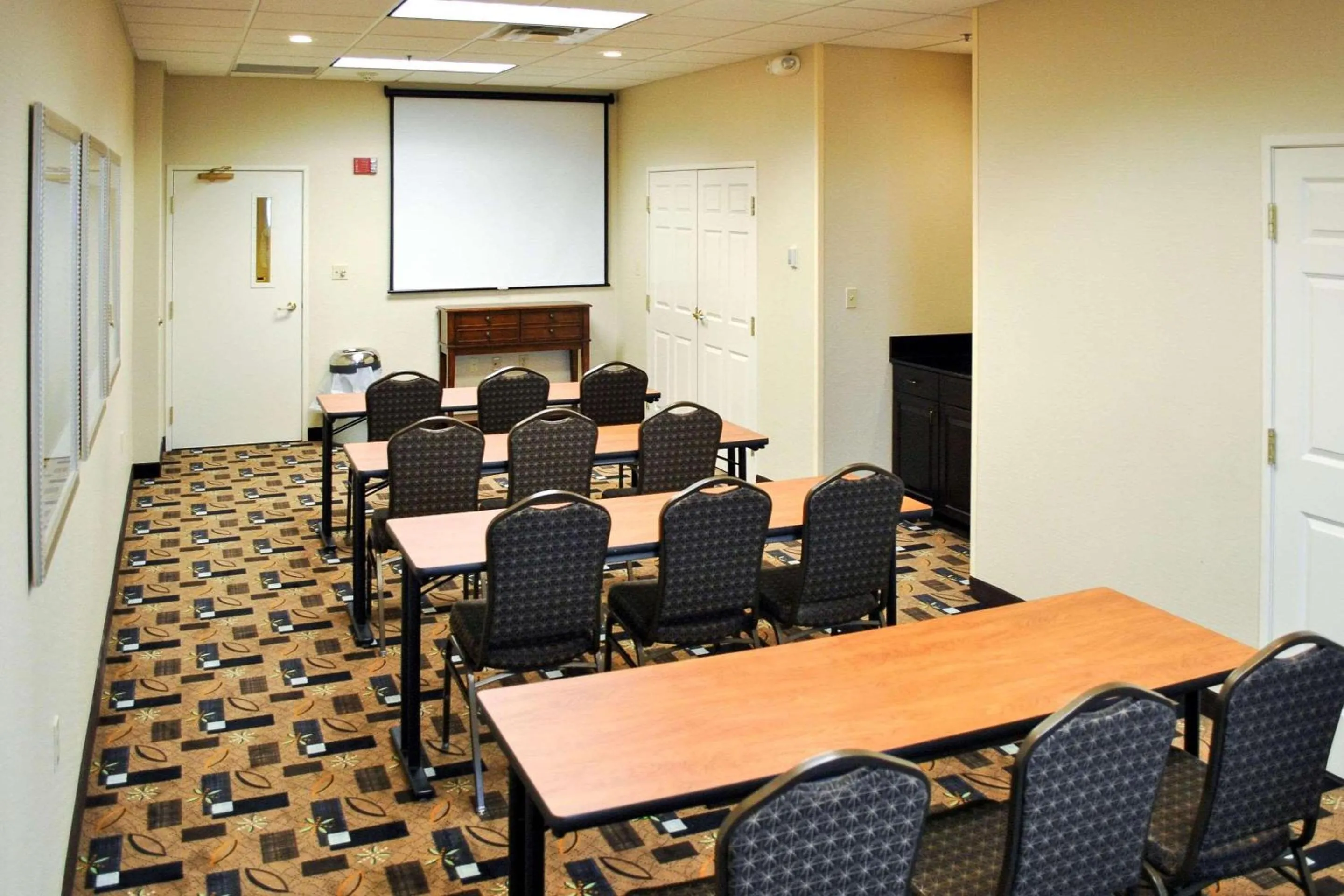 Meeting/conference room in Country Inn & Suites by Radisson, Evansville, IN