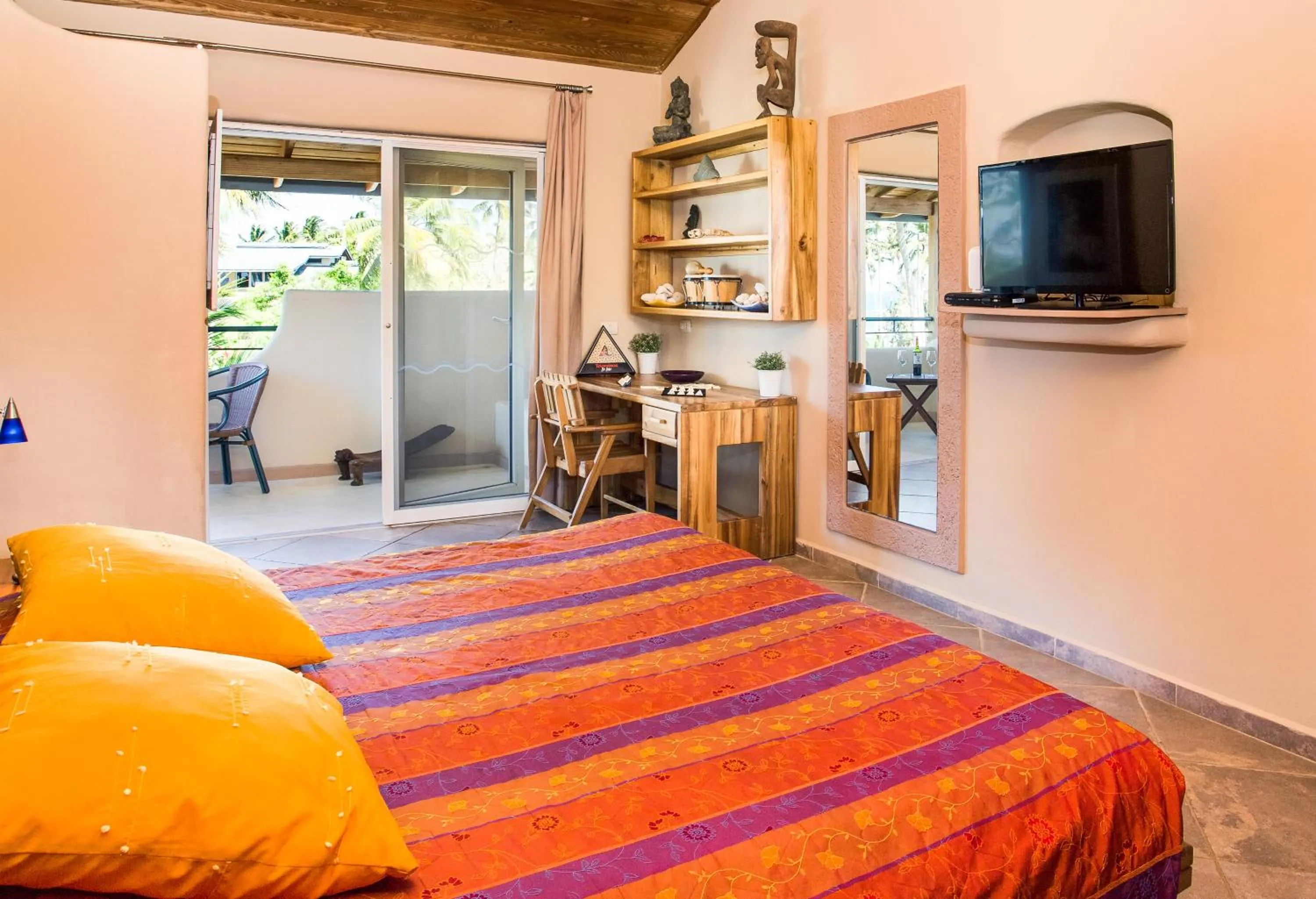 TV and multimedia, Bed in Hotel Alisei