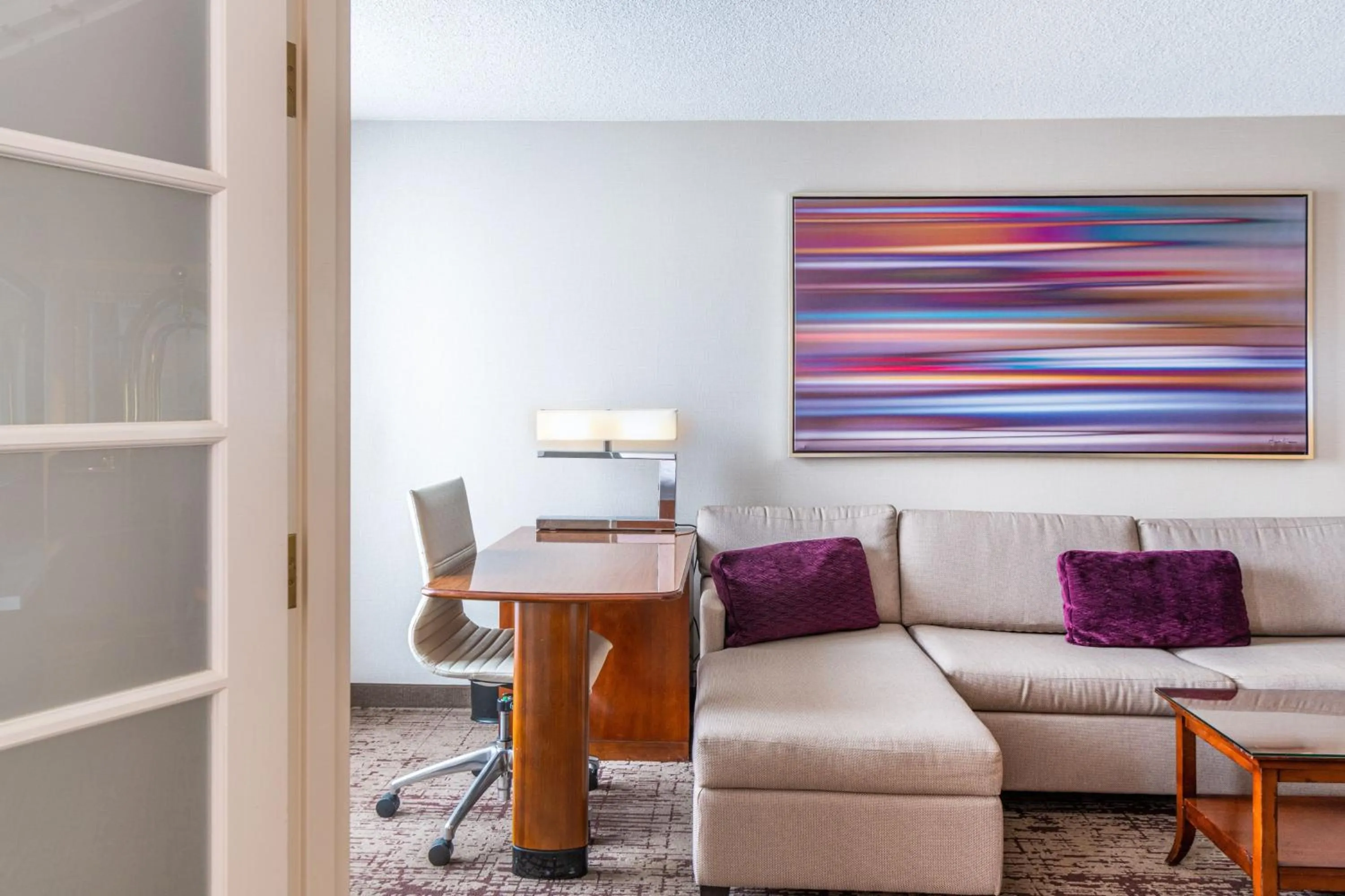 Living room in Chicago Marriott Suites Deerfield
