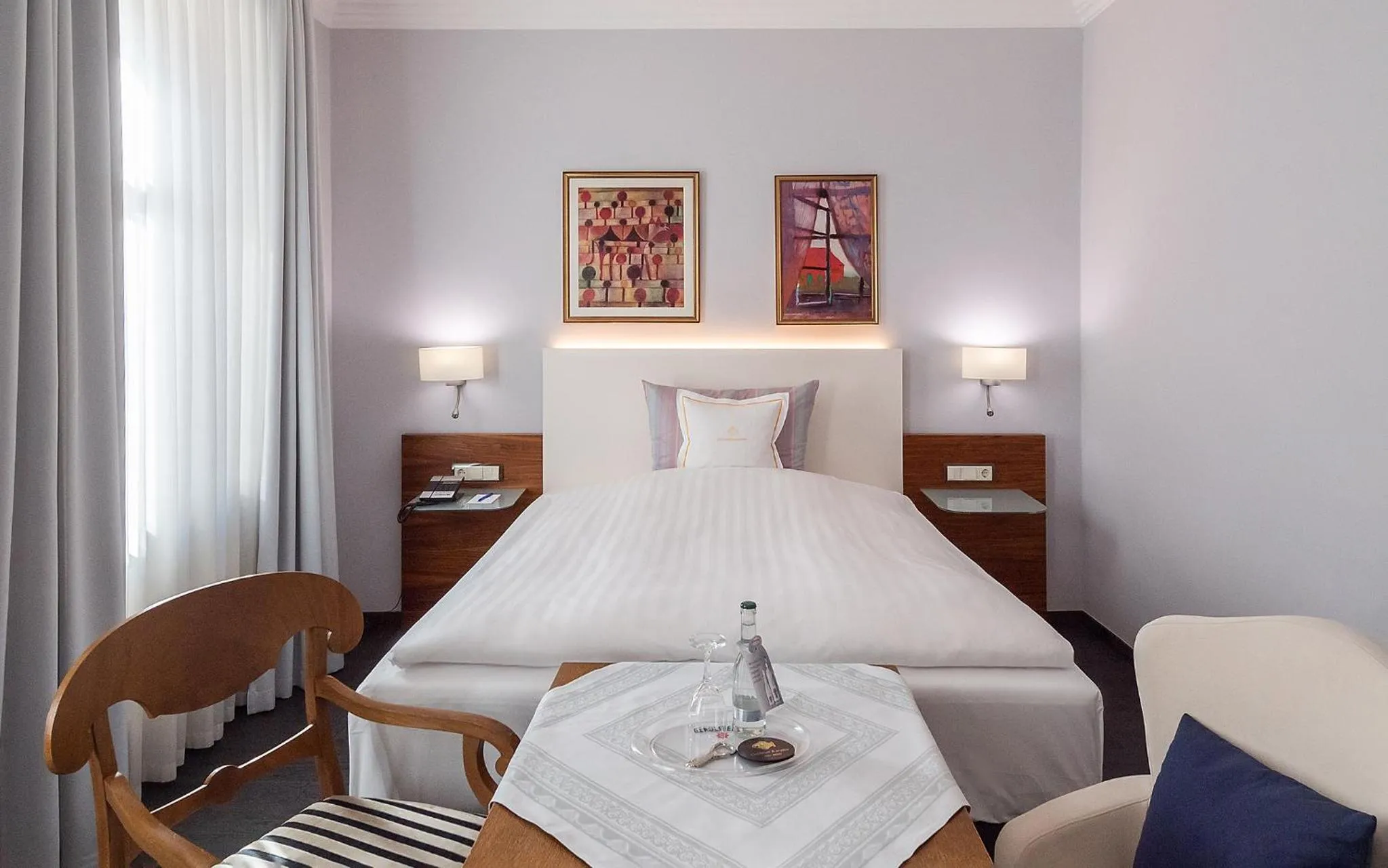 Bed in RomanticHOTEL Goldener Karpfen