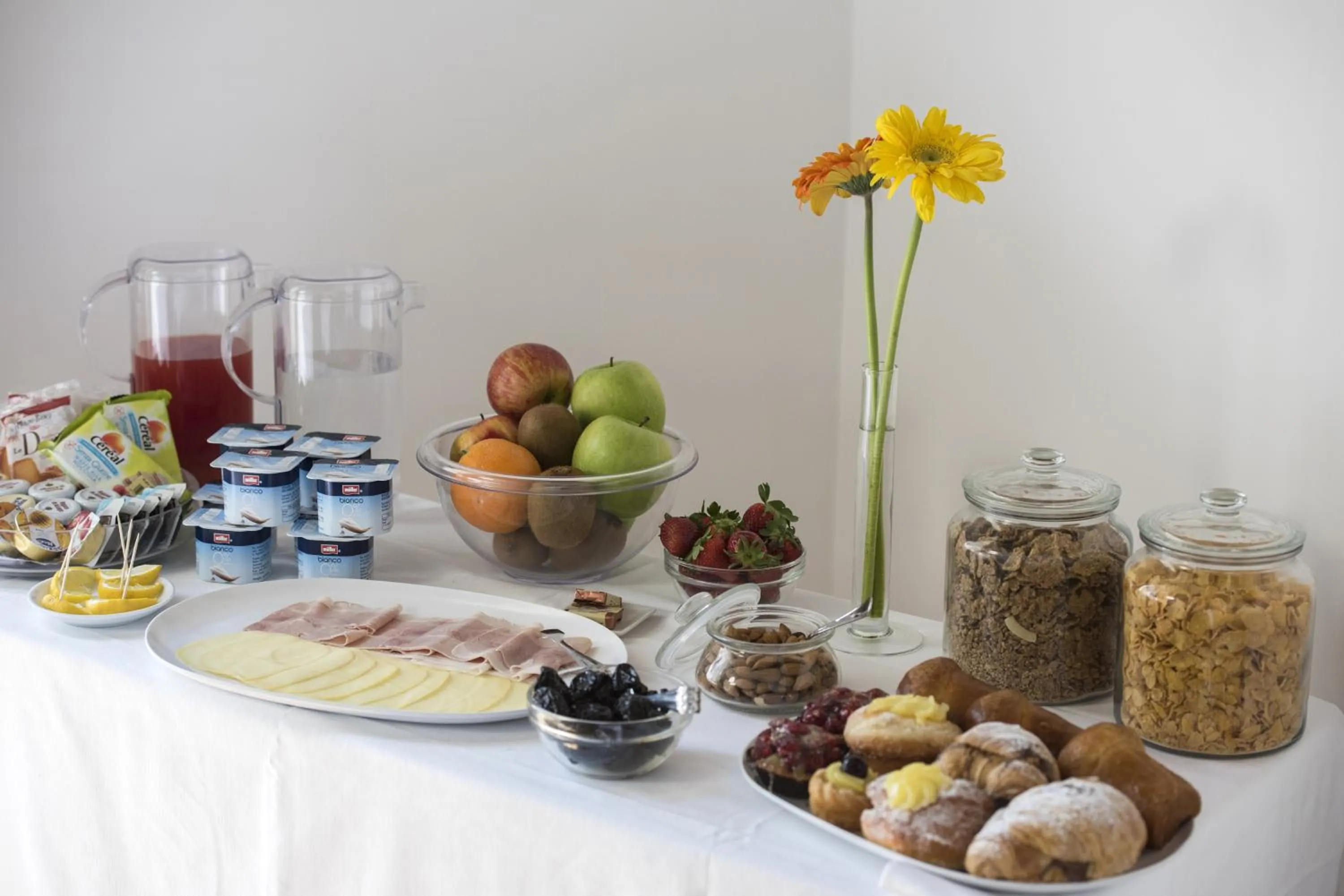 Italian breakfast in Mareluna Suite de Charme