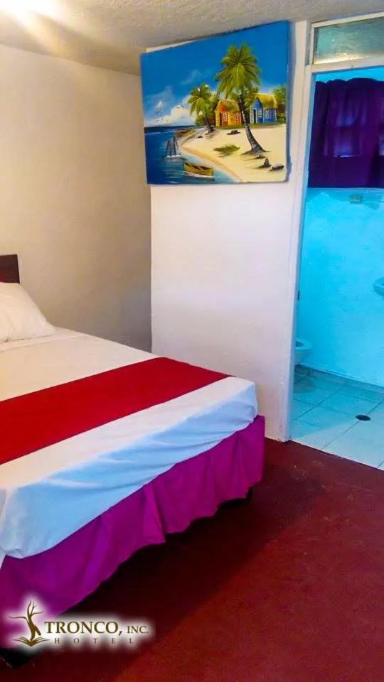 Bedroom, Bed in Hotel El Tronco Inc