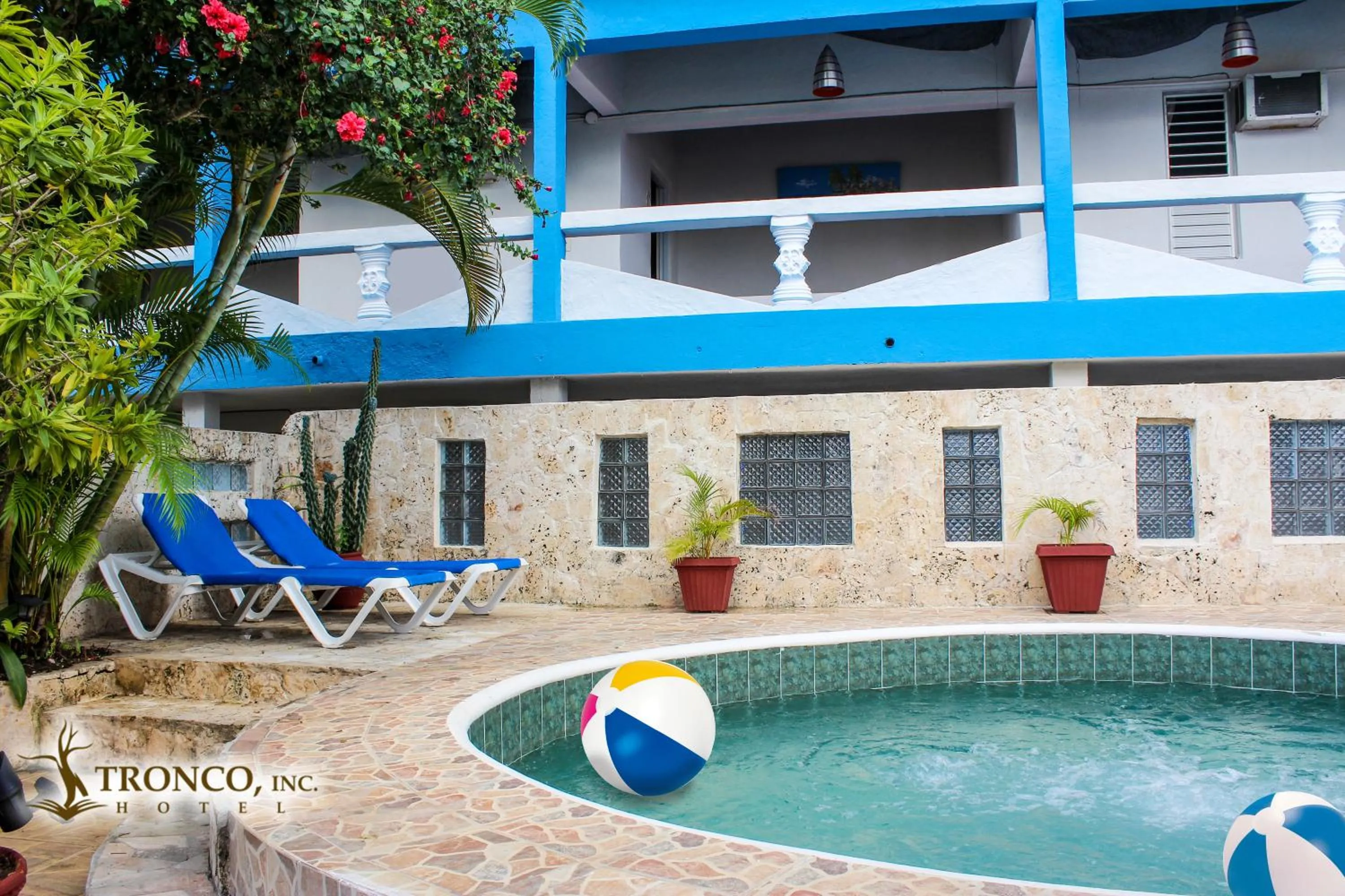 Swimming pool in Hotel El Tronco Inc