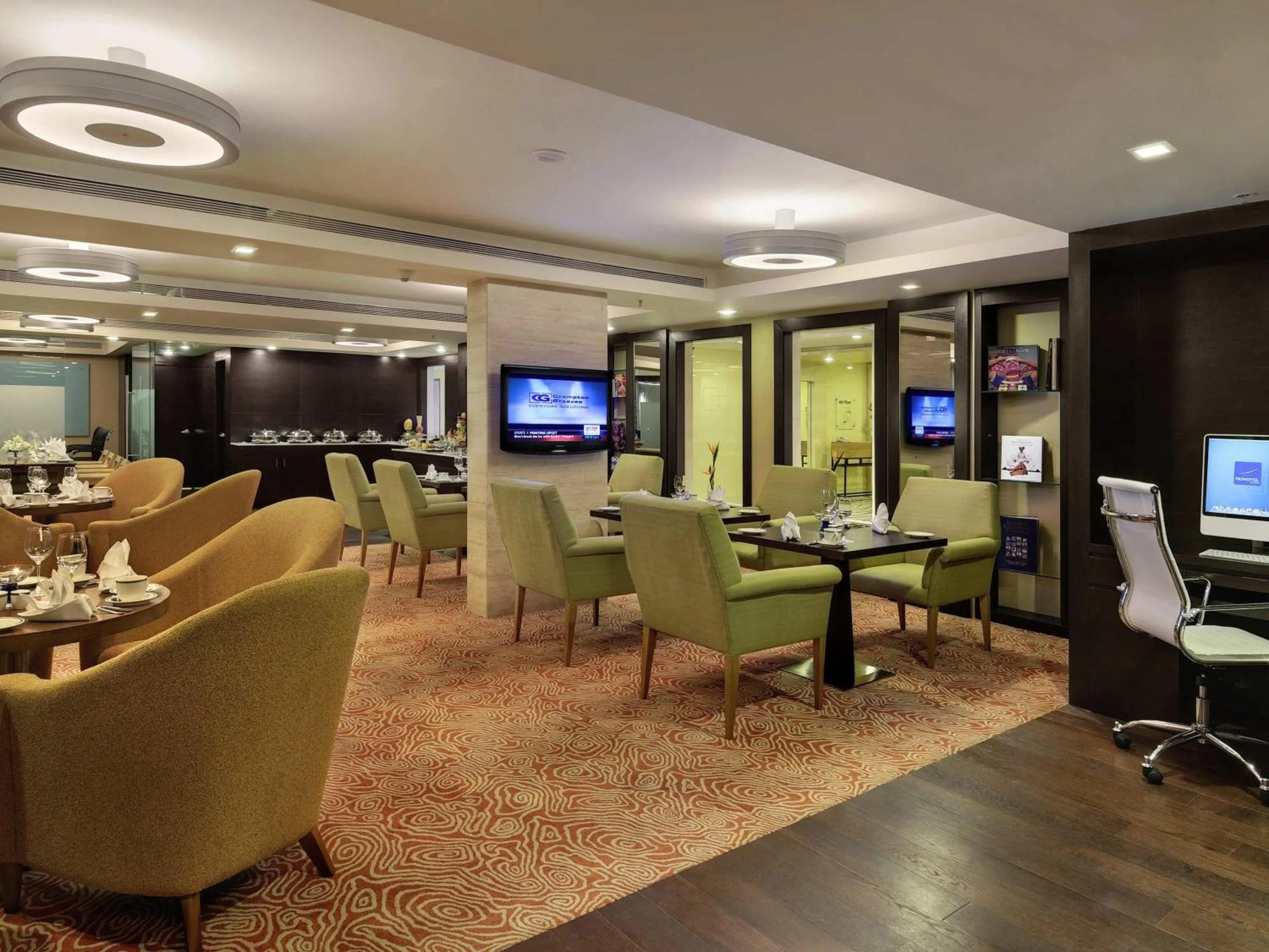 Lounge or bar in Novotel Hyderabad Airport