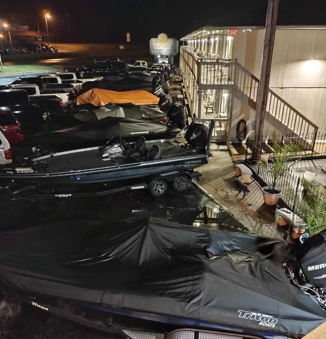 Mountain Country Motor Inn