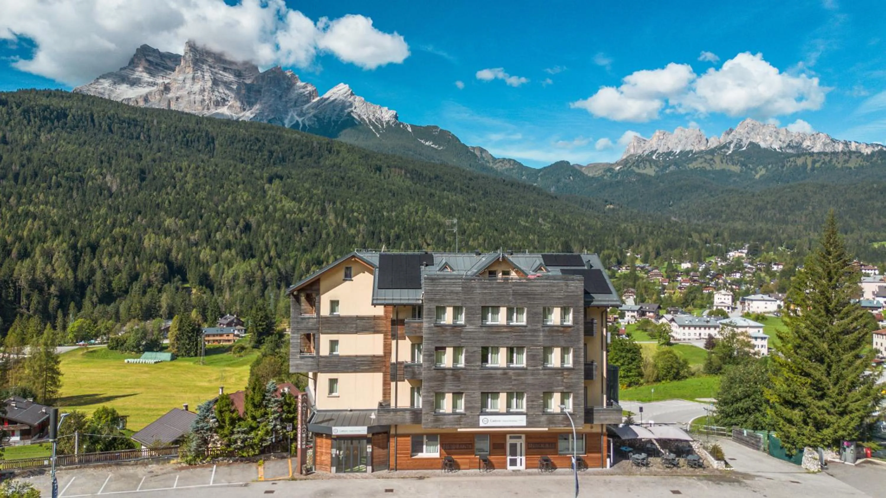 Property building in TH Cadore - Hotel Antelao