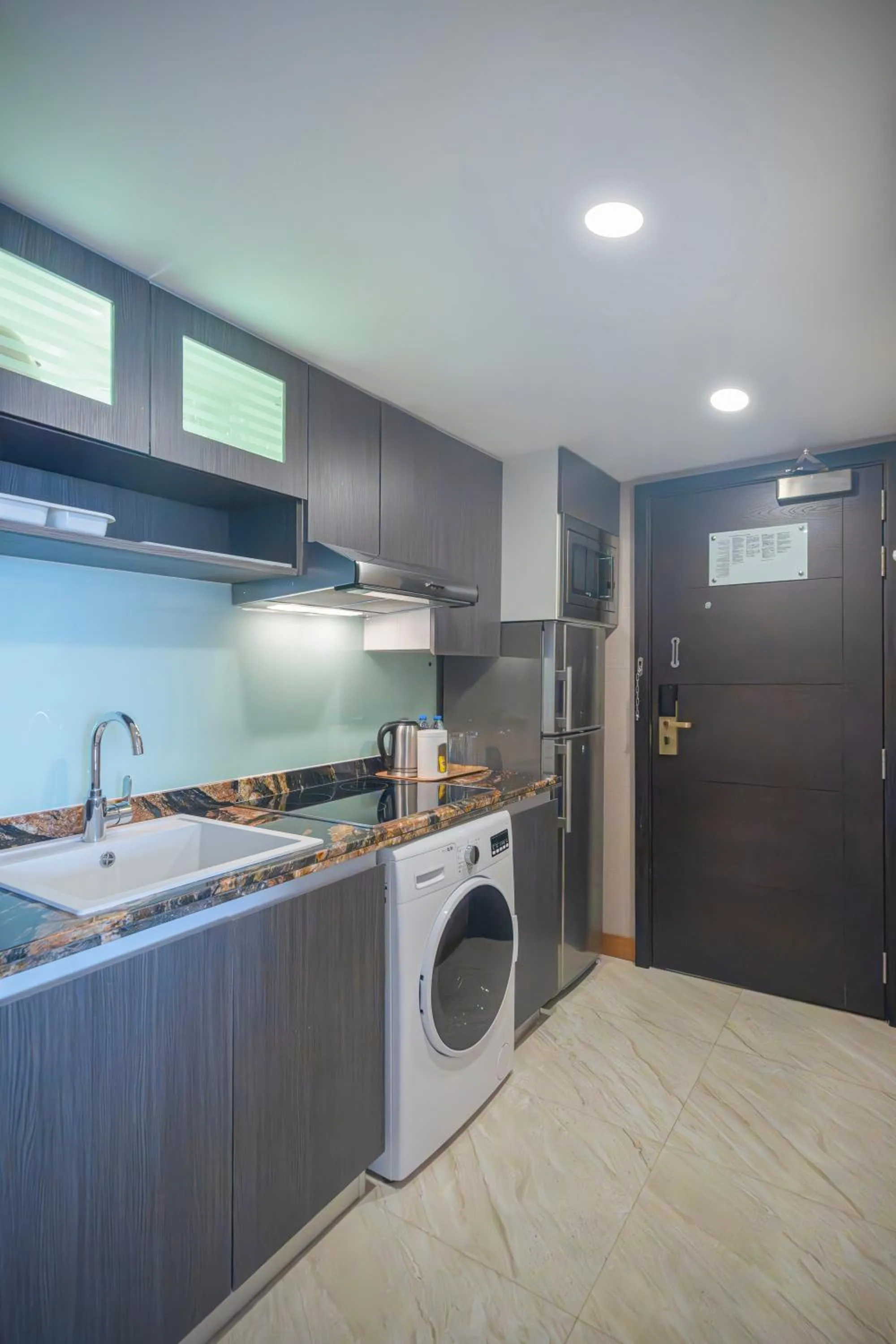 Kitchen or kitchenette in Hyatt Regency Galleria Residence Dubai