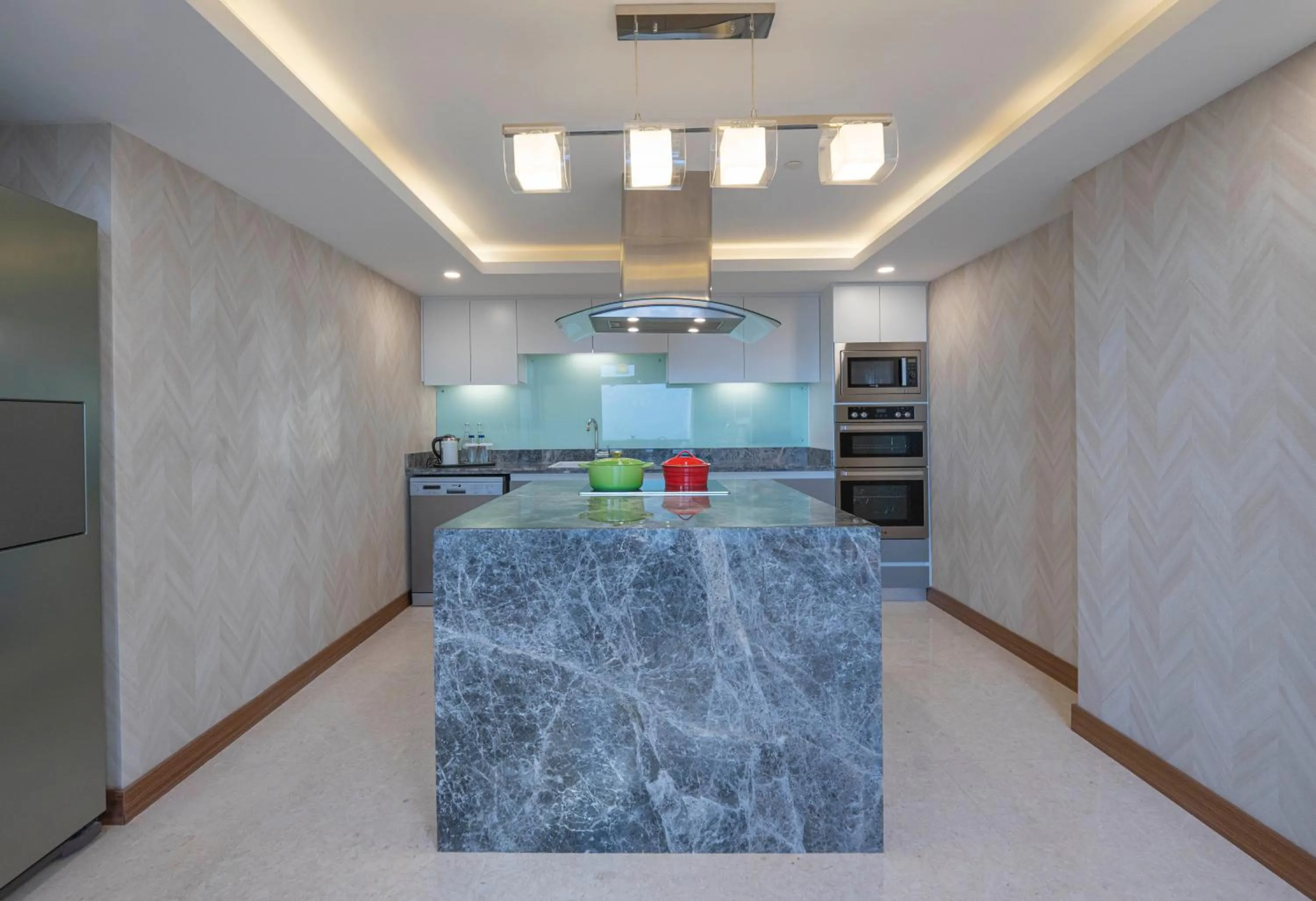Kitchen or kitchenette in Hyatt Regency Galleria Residence Dubai